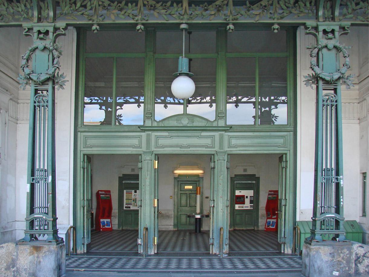 Otto Wagner Metro Stations Wiener Jugendstil-Pendelleuchte, Neuauflage (Messing) im Angebot