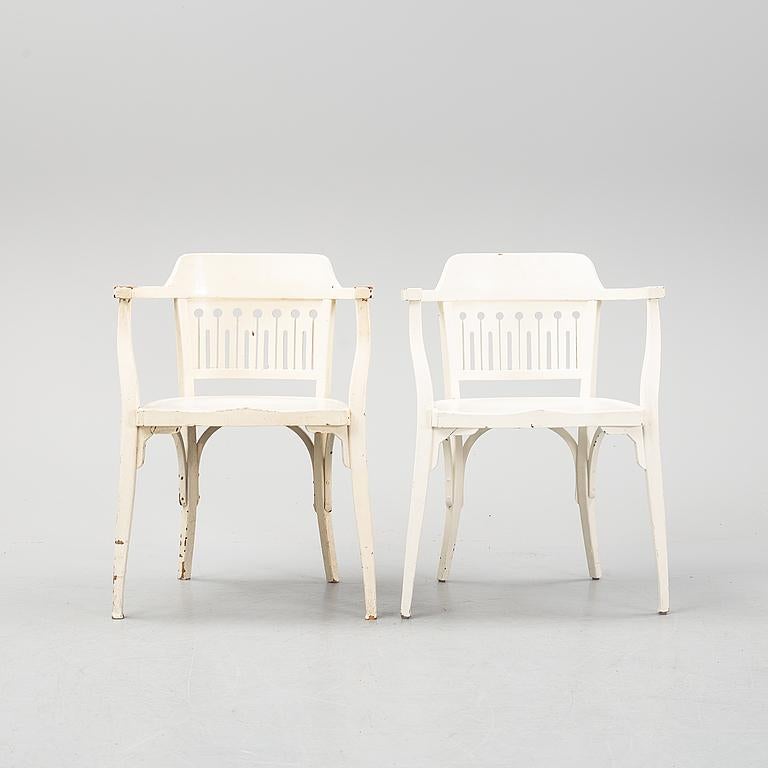 Bellissimo esemplare di Otto Wagner attribuito  una coppia di sedie Art Nouveau dipinte, Vienna, Austria, inizio XX secolo.

Nella tradizione del movimento della Secessione viennese, strettamente legato all'Art Nouveau, che comprendeva Josef