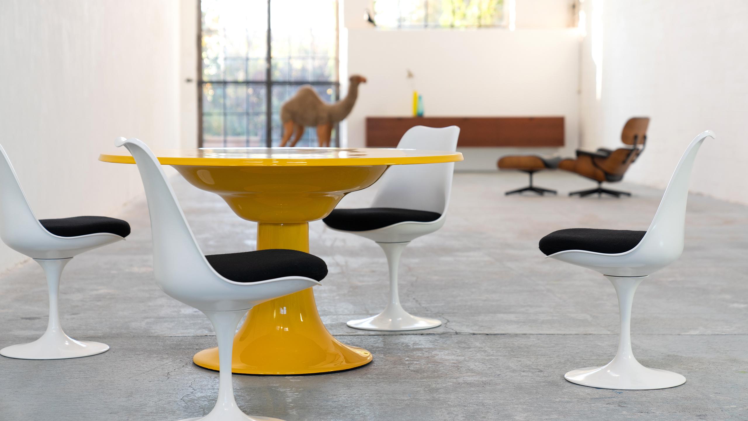 Mesa de comedor Otto Zapf 1967 by Zapfmöbel, Alemania en amarillo Mid Century Modern Hecho a mano en venta