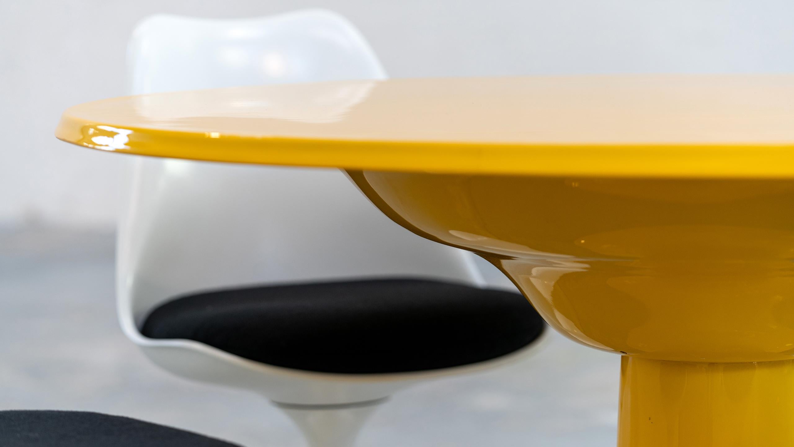 Mesa de comedor Otto Zapf 1967 by Zapfmöbel, Alemania en amarillo Mid Century Modern mediados del siglo XX en venta