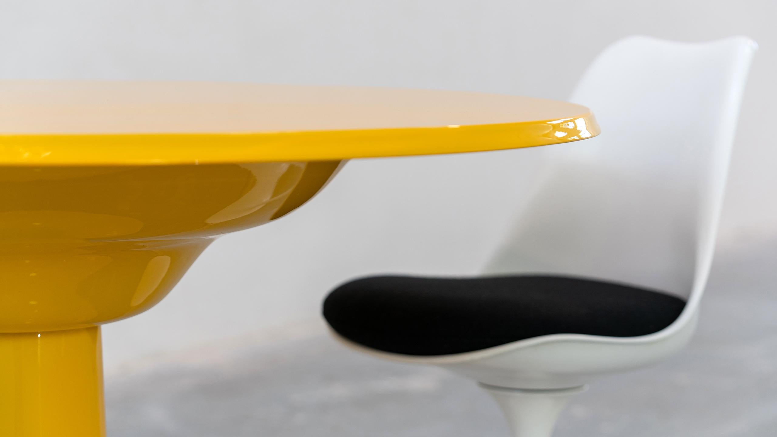 Mesa de comedor Otto Zapf 1967 by Zapfmöbel, Alemania en amarillo Mid Century Modern en venta 1