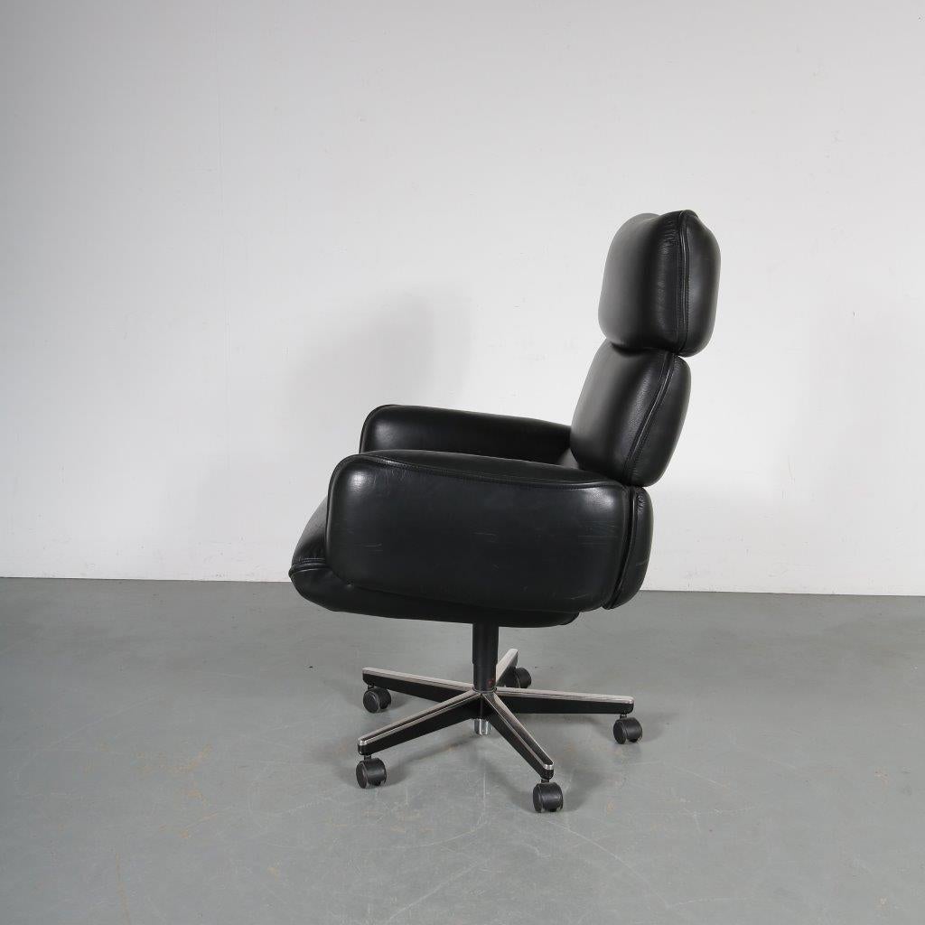 A stunning executive desk chair by Otto Zapf, manufactured by Knoll International in the United States of America, circa 1970.

This wonderful office chair is made of the finest quality black leather on a beautiful chrome with black metal swivel