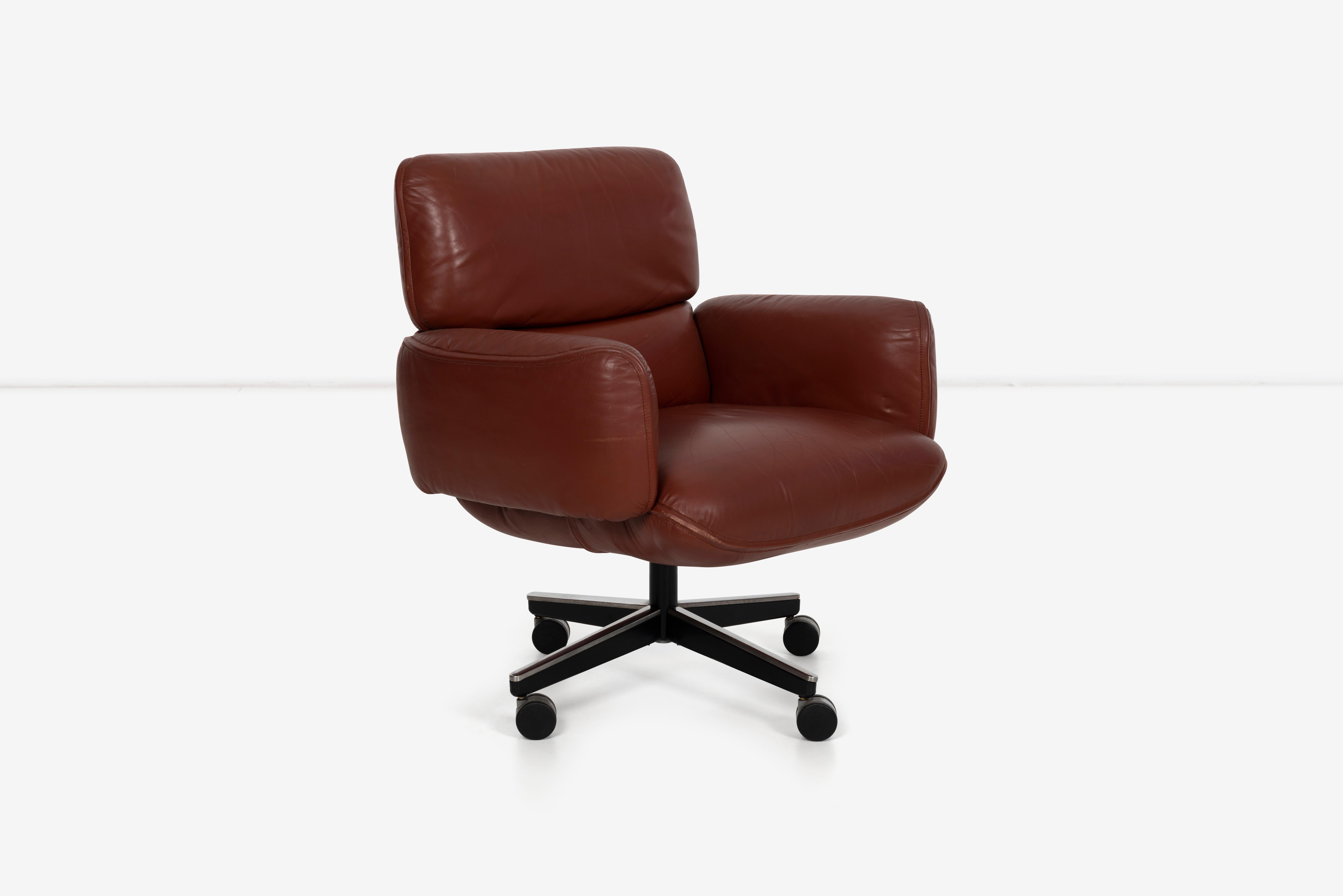 Otto Zapf executive chair, low-back lounge, tilt swivel adjustable seat height on wheels.
Signed on underside label pictured.
   