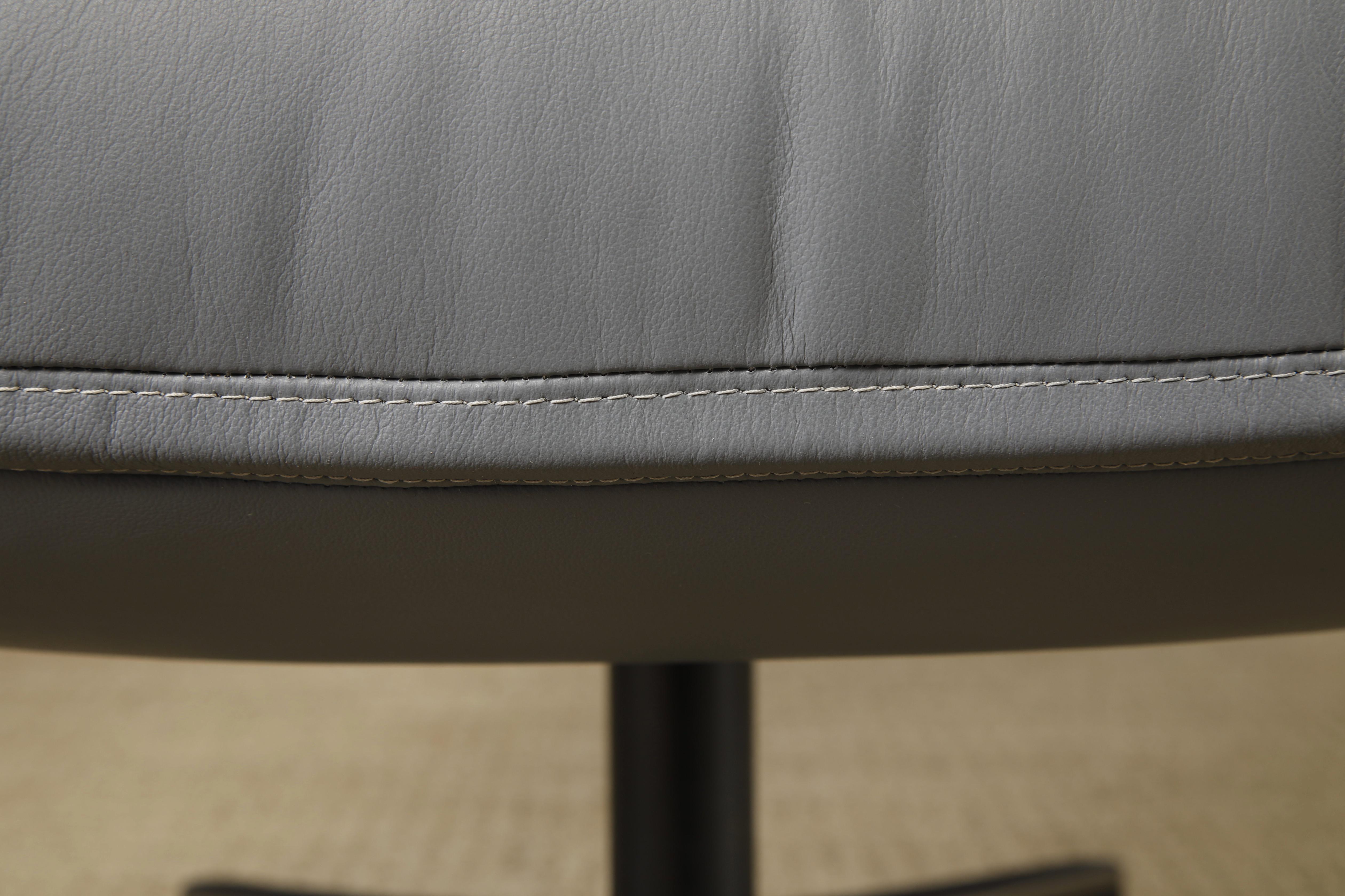Otto Zapf für Knoll International Leder- Chefsessel, ca. 1985, neu gepolstert im Angebot 6