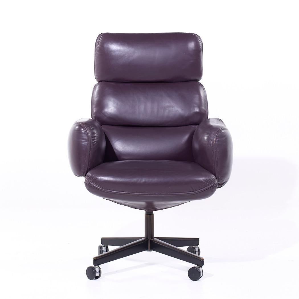 Otto Zapf for Knoll Mid Century Leather Office Chair

This chair measures: 32 wide x 32 deep x 47 high, with a seat height of 21 and arm height/chair clearance of 29 inches

All pieces of furniture can be had in what we call restored vintage