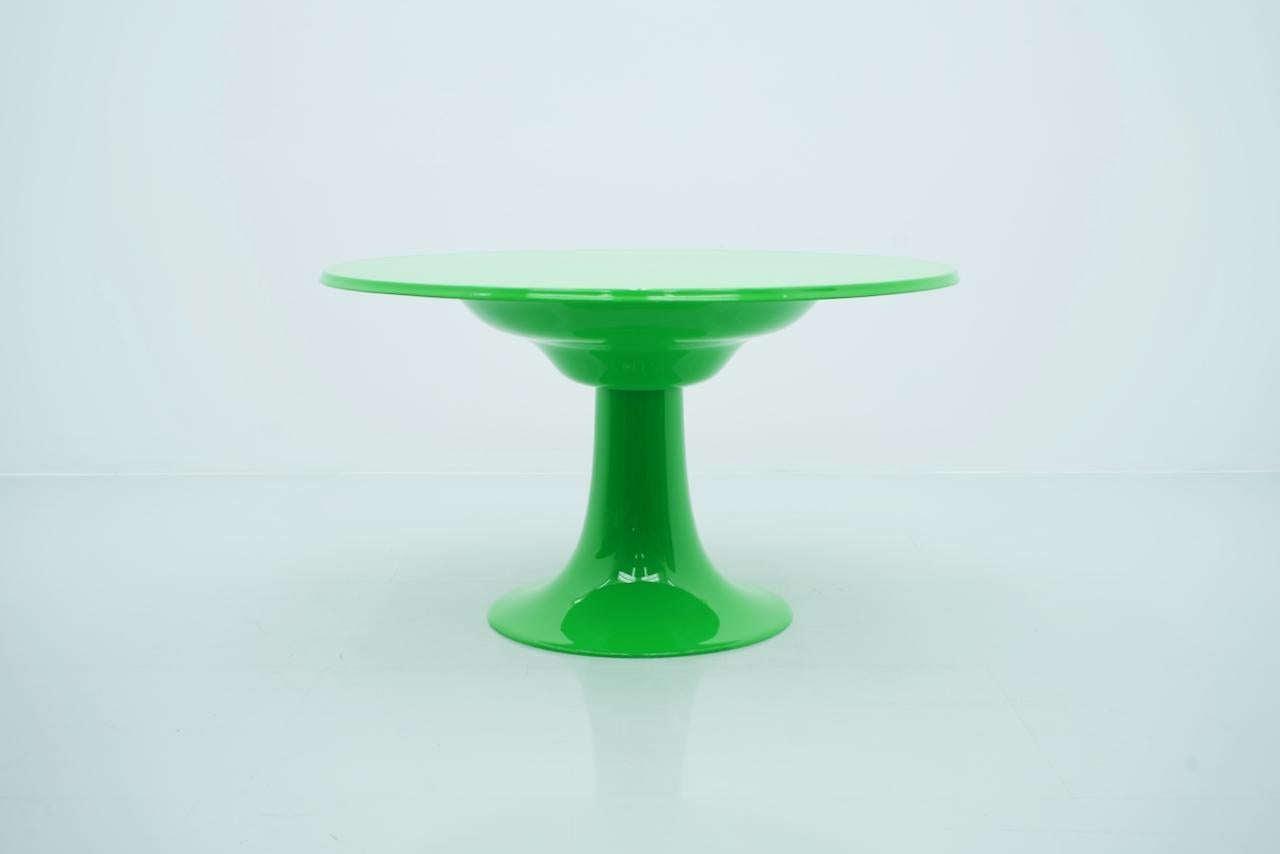 Circular dining table 