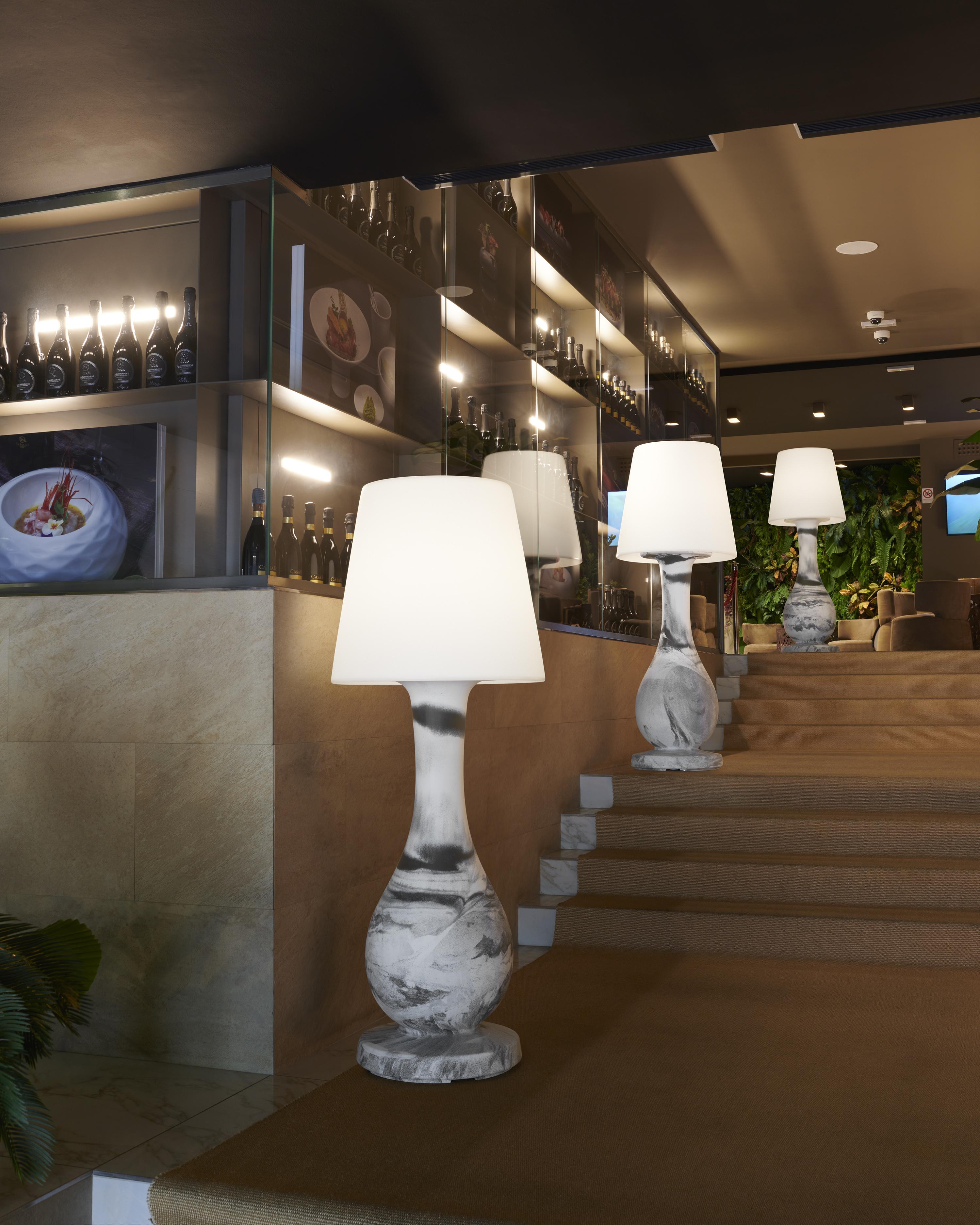 Ottocento Floor Lamp by Paola Navone OTTO Studio
Dimensions: Ø 60 x H 170 cm.
Materials: Polyethylene.
Finish: Arabescato.

This product is suitable for indoor and outdoor use. All our lamps can be wired according to each country. If sold to the USA