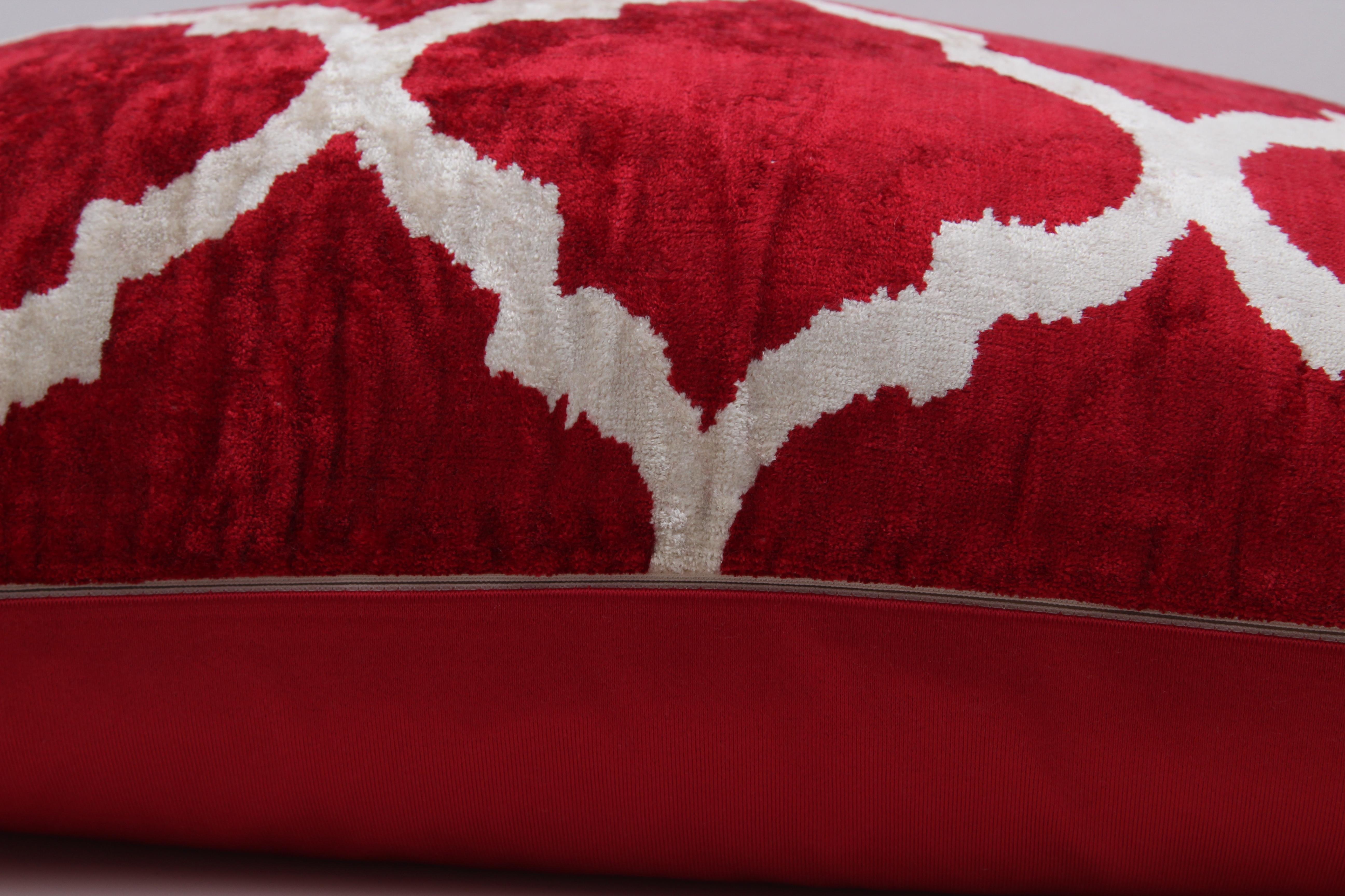 This Ottoman antique motif silk handwoven and naturally dyed velvet silk cushion is a rare masterpiece that reflects the elegance and rich artistic heritage of the Ottoman Empire. Crafted using centuries-old weaving techniques, this cushion features
