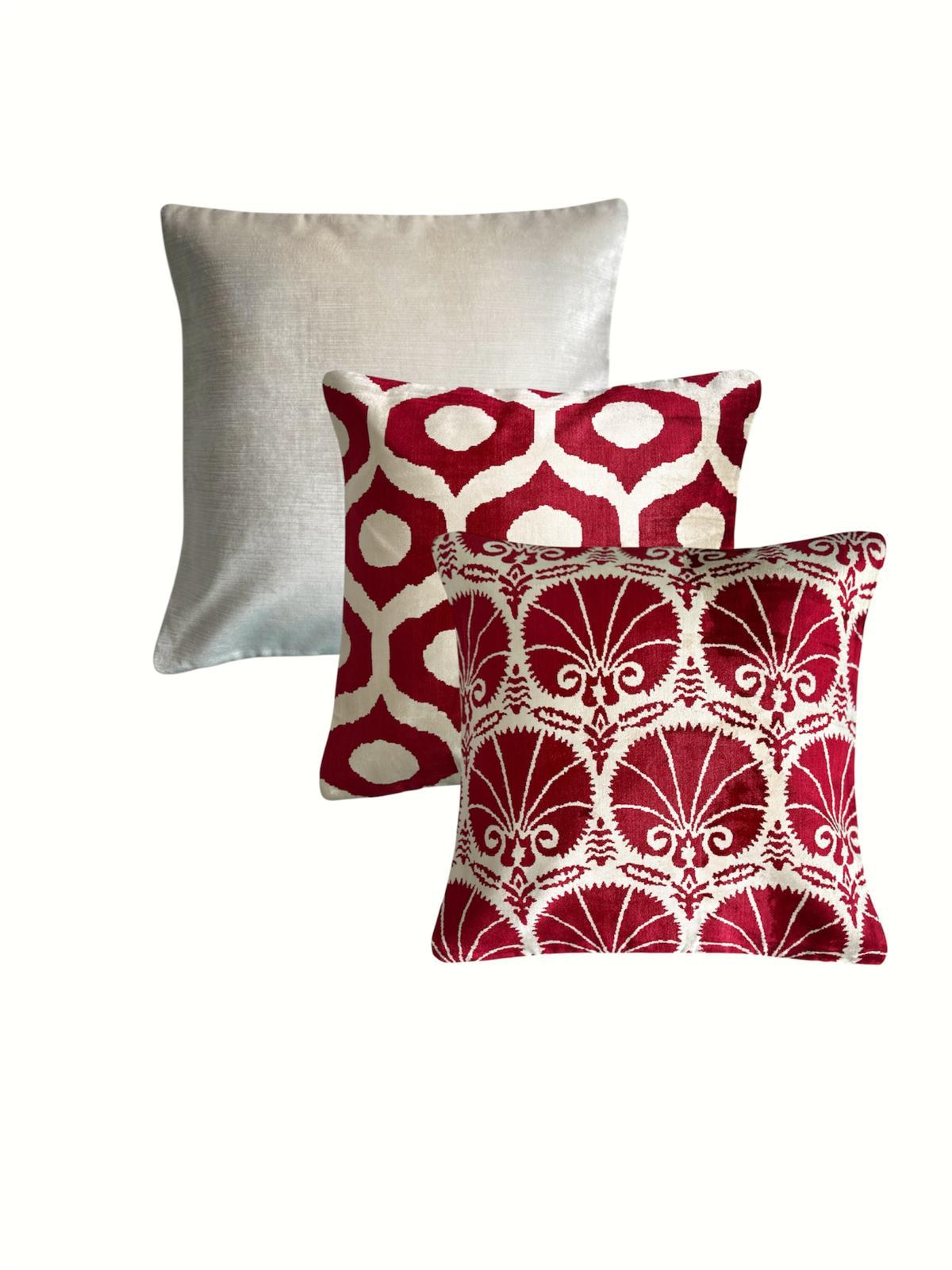 XXIe siècle et contemporain Coussin en velours de soie tissé à la main avec motif d'œillet pour ottomane en vente
