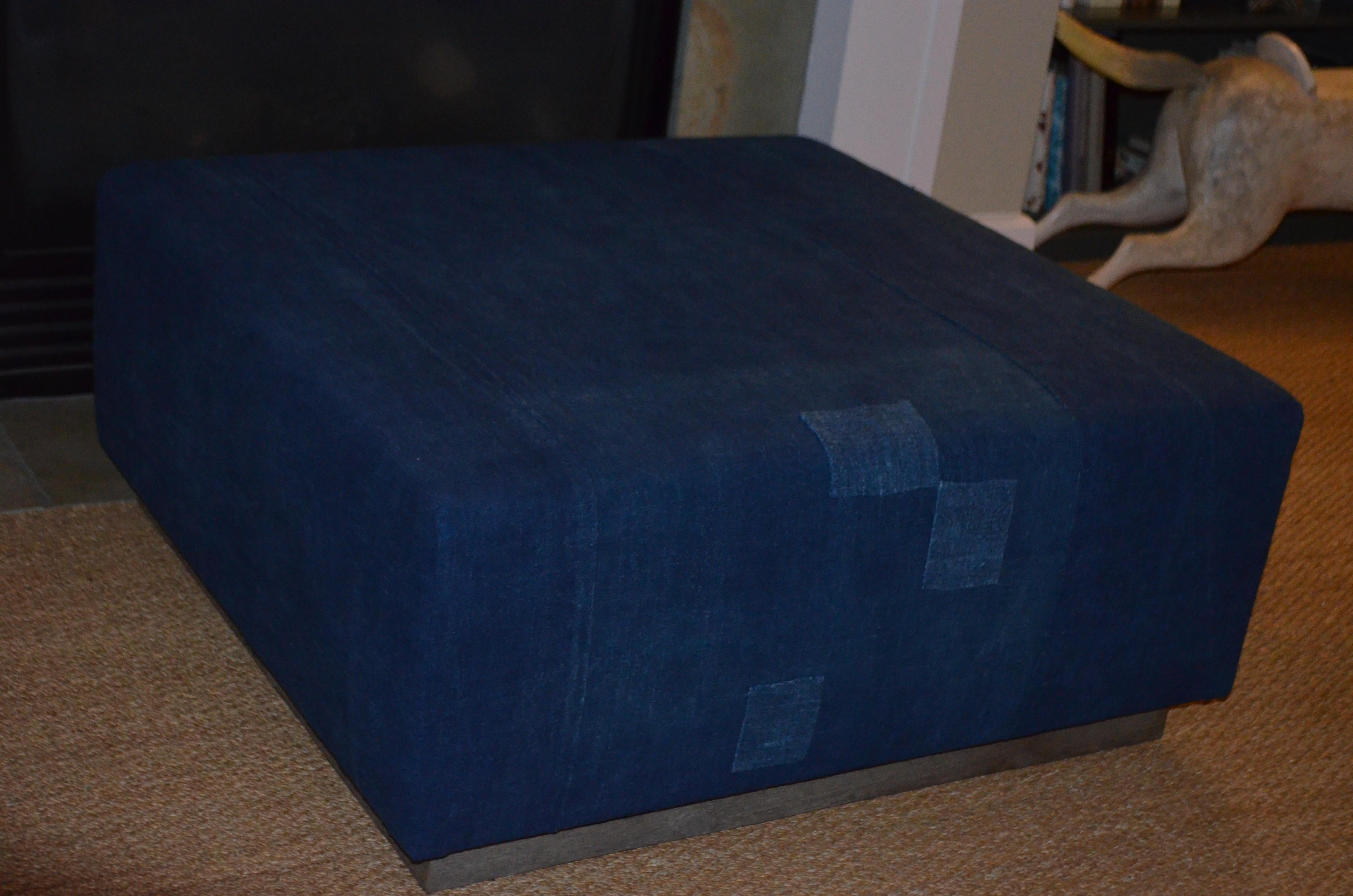 Ottoman Coffee Table Upholstered in Linen Dyed Indigo, France, circa 1860 For Sale 2