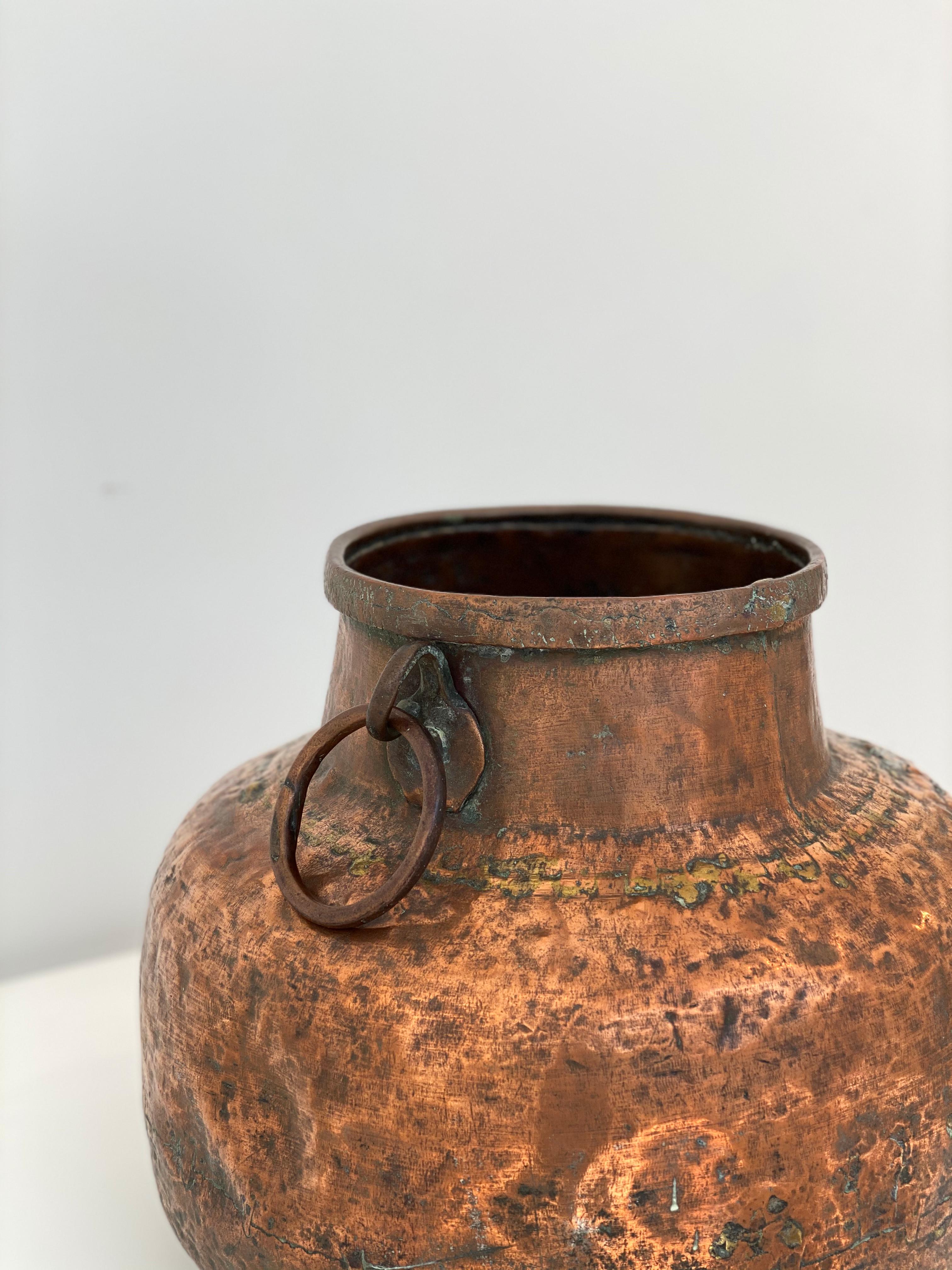 Vase ottoman en cuivre martelé, 18ème siècle en vente 2
