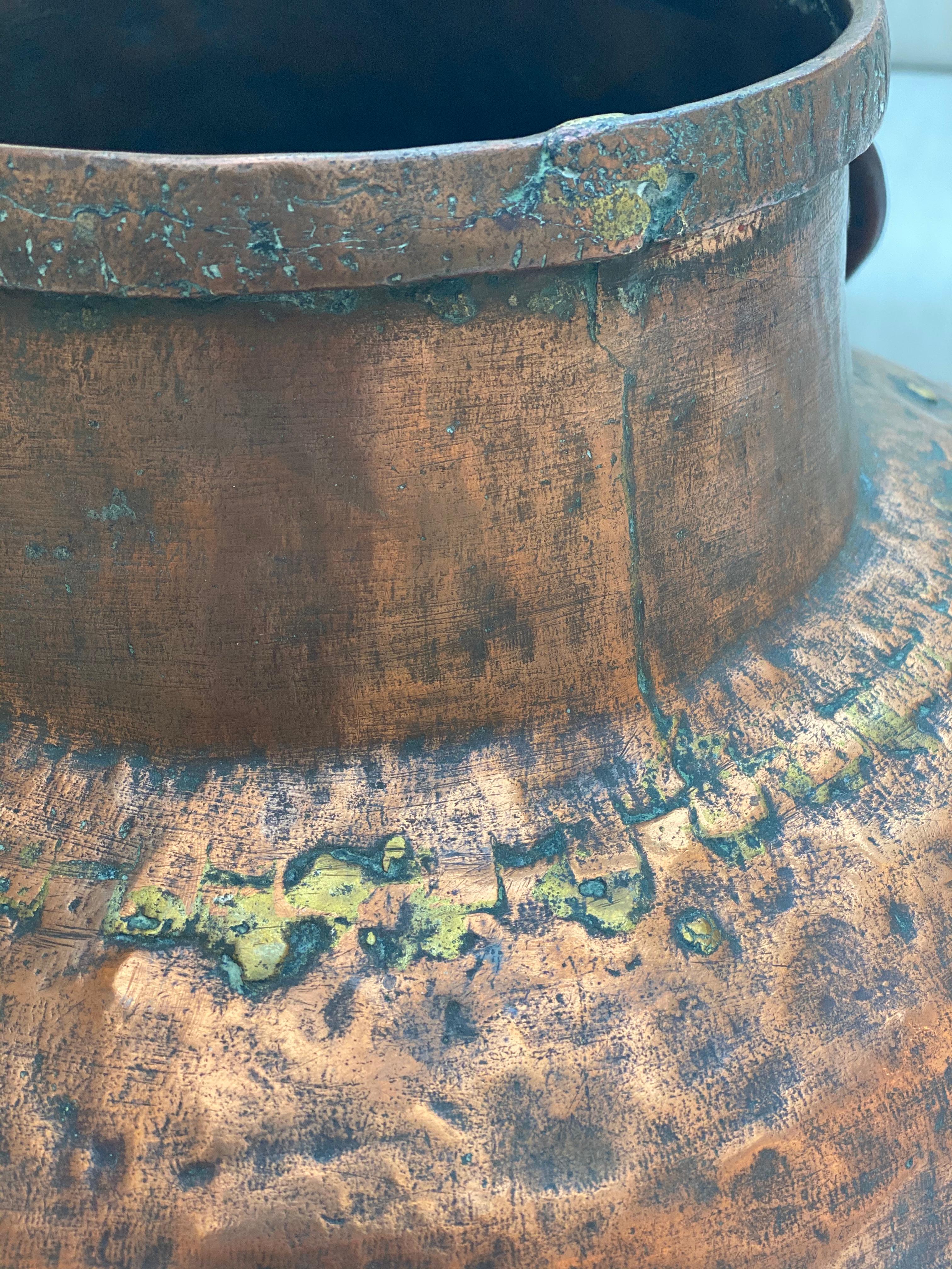 Vase ottoman en cuivre martelé, 18ème siècle en vente 5