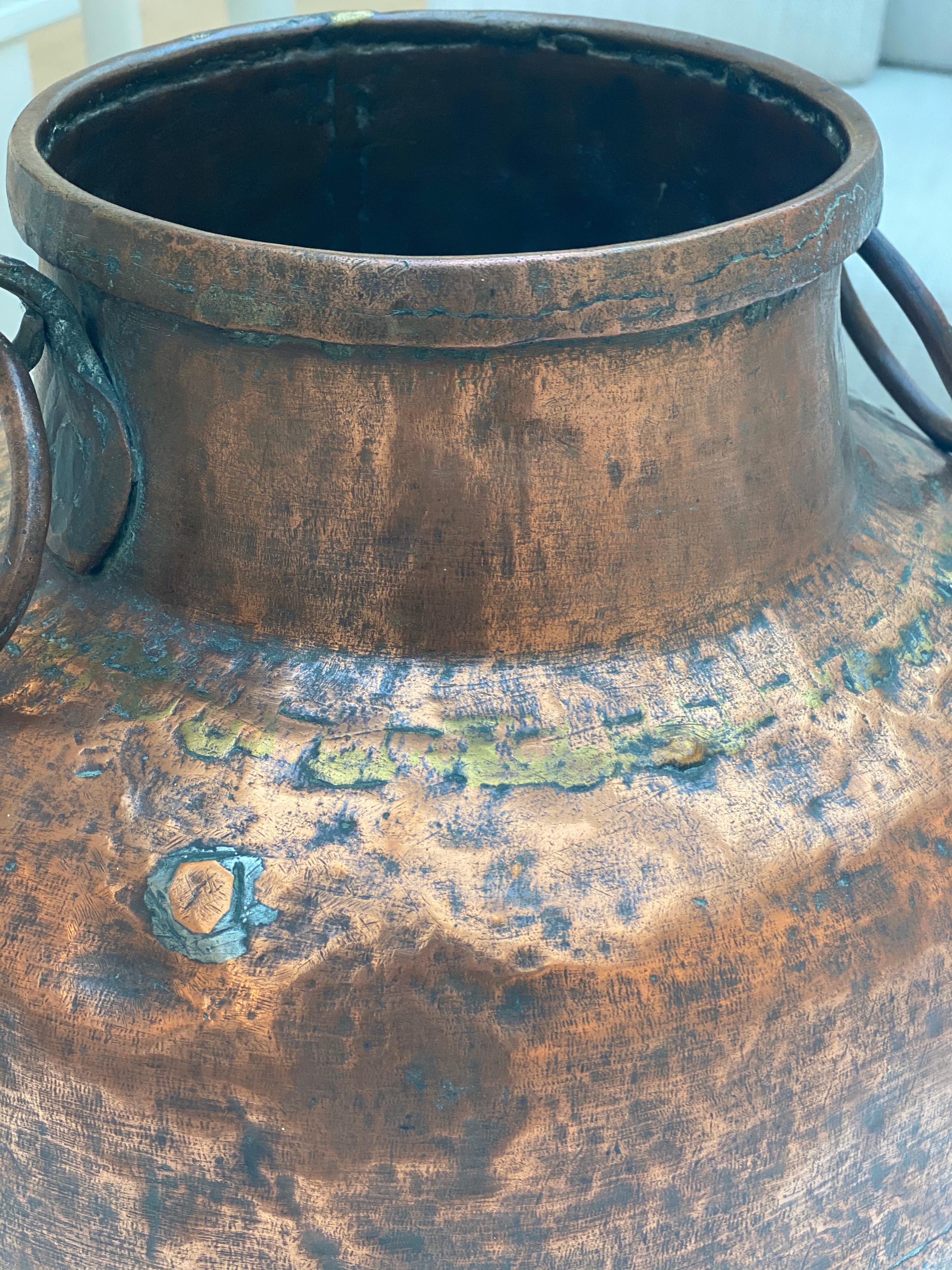 Vase ottoman en cuivre martelé, 18ème siècle en vente 7