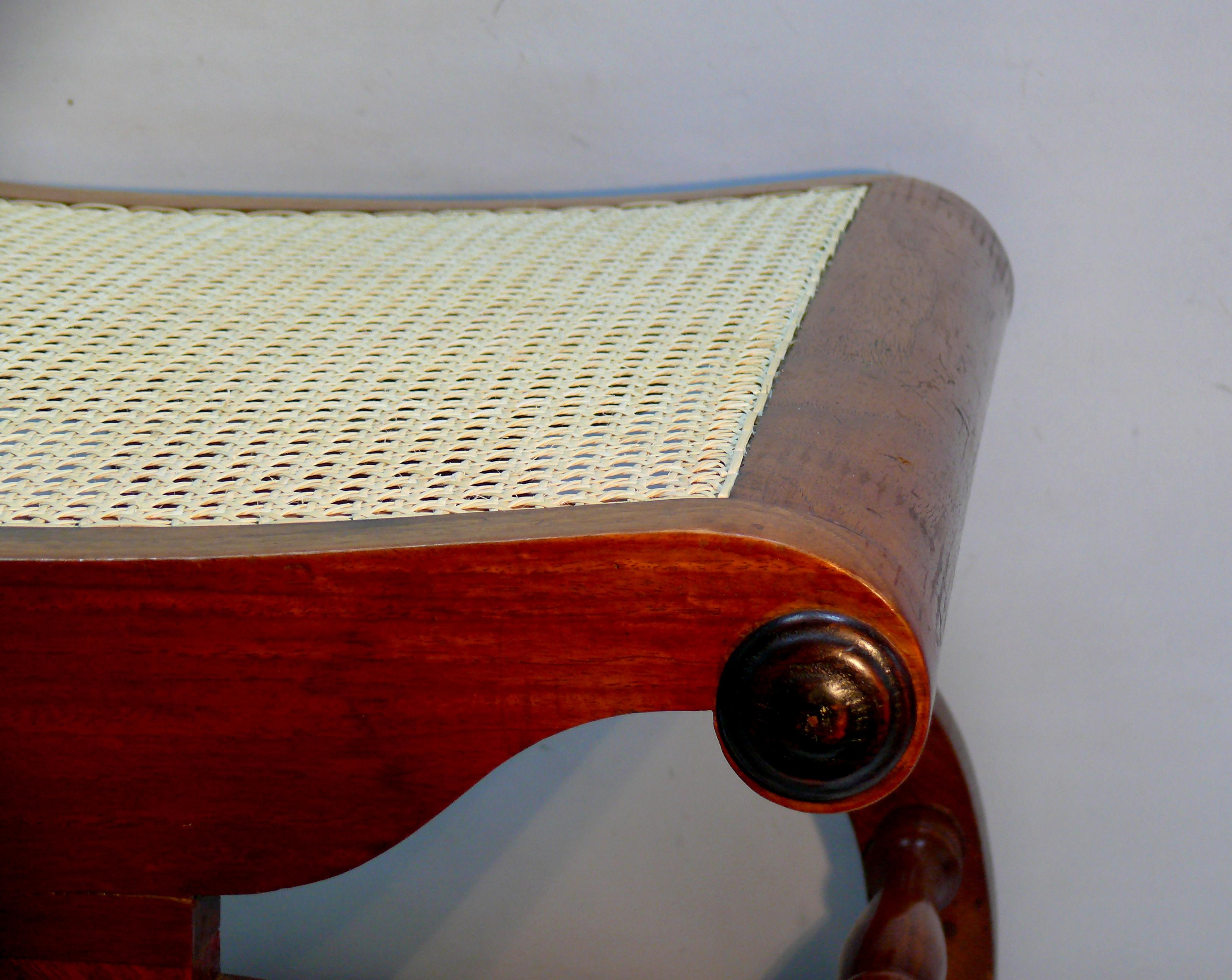 20ième siècle Ottoman in English colonial style made of solid teak wood, mid century en vente