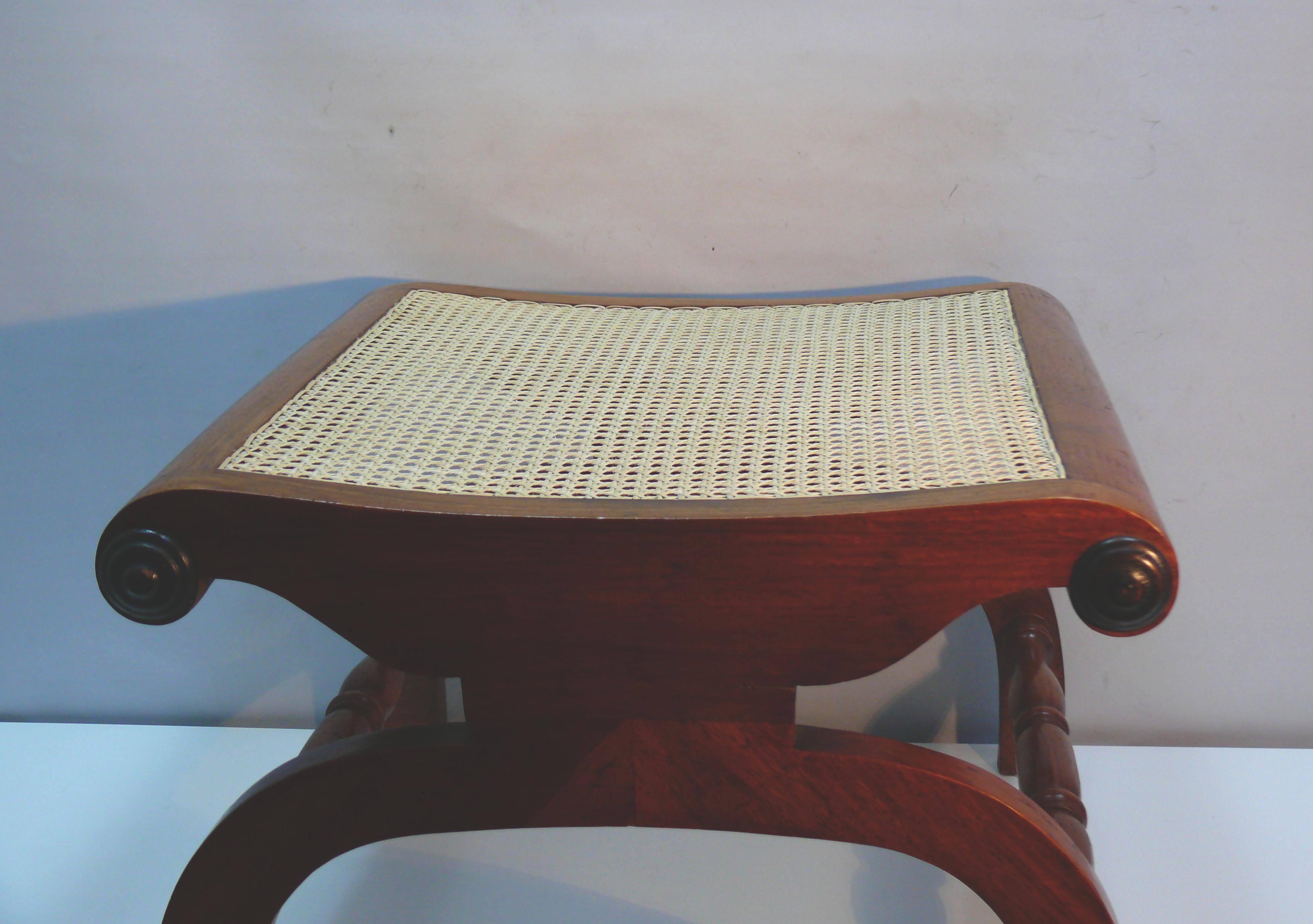 Ottoman in English colonial style made of solid teak wood, mid century en vente 1