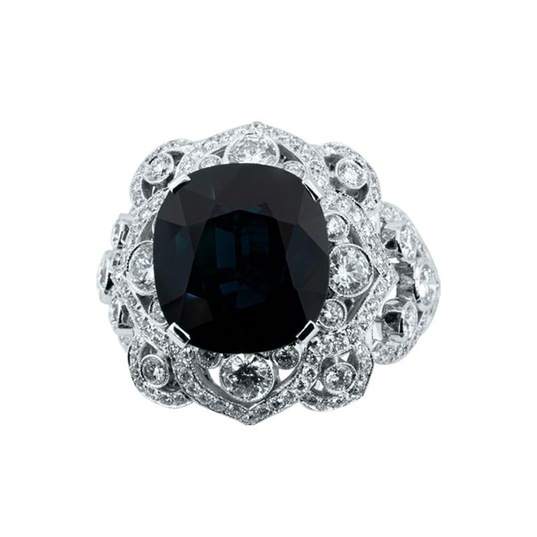 OTTOMAN inspirierter Diamant- und Saphirring,
Weißgold 18 K, Diamant 1,06 Karat, Diamant 1,66 Karat,
Saphir 9,32 Karat
