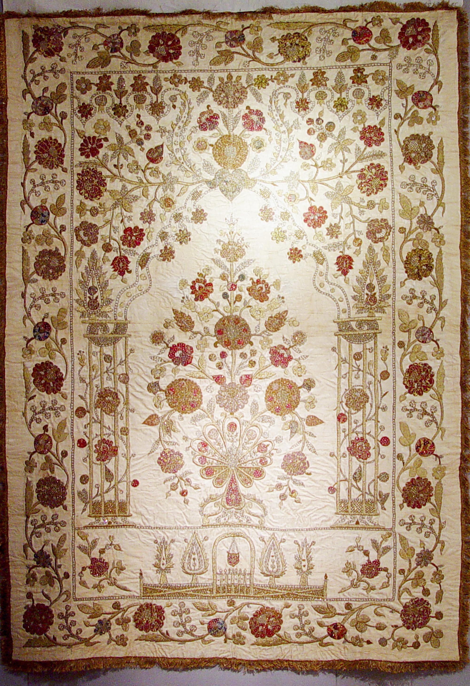 Grand ouvrage textile en soie botanique ottoman et suspension en broderie en vente 8