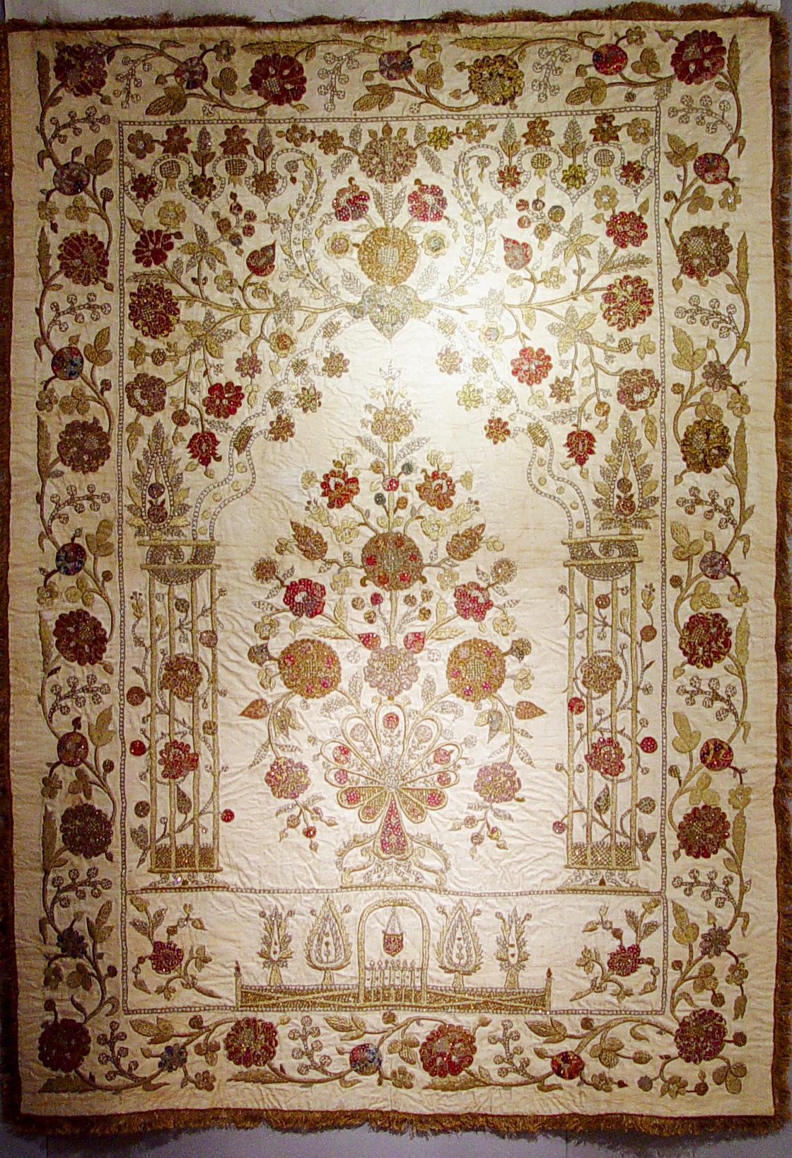 Grand ouvrage textile en soie botanique ottoman et suspension en broderie en vente 9