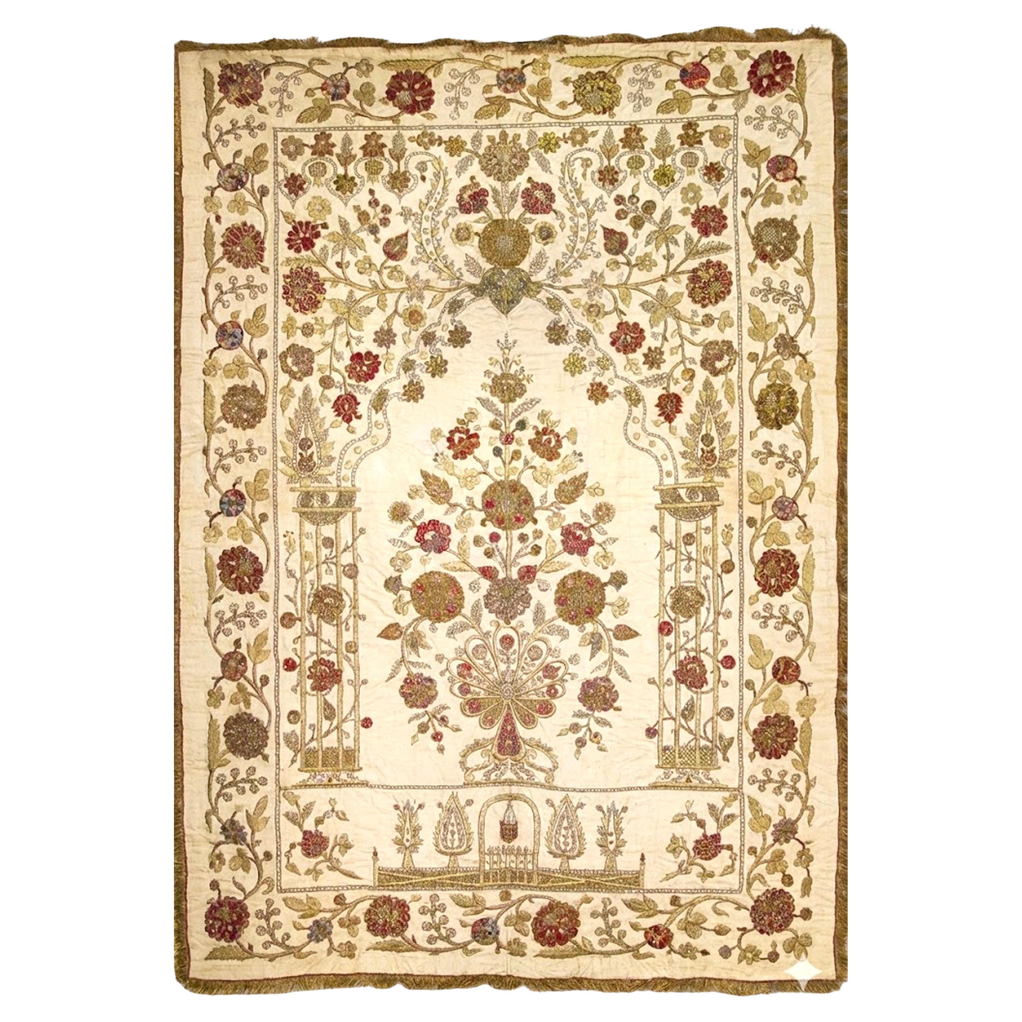 Ottomano Grande ricamo tessile di seta botanico appeso in vendita