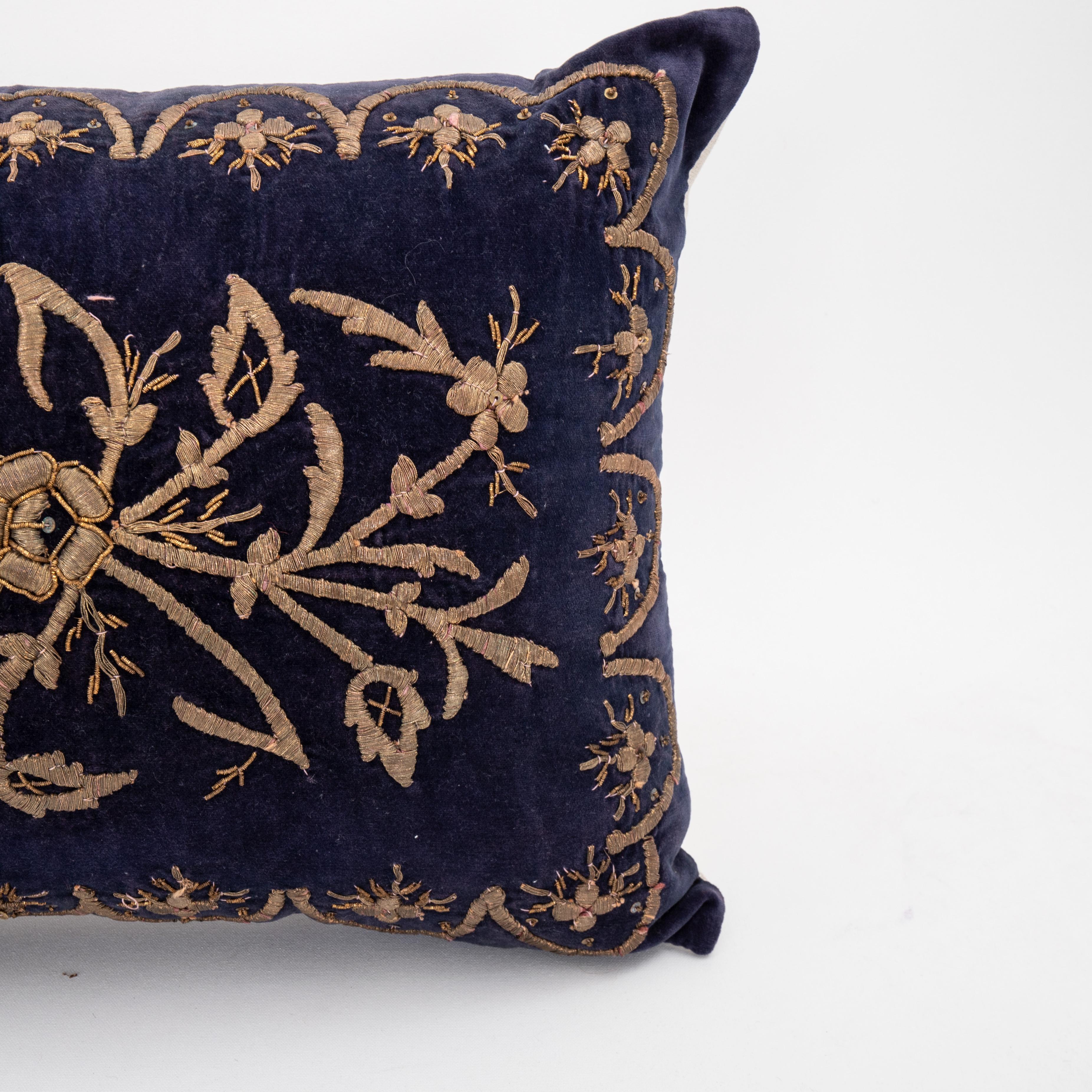 Ottoman Pillow Cover in Sarma Technique, late 19th / Early 20th C. In Fair Condition For Sale In Istanbul, TR
