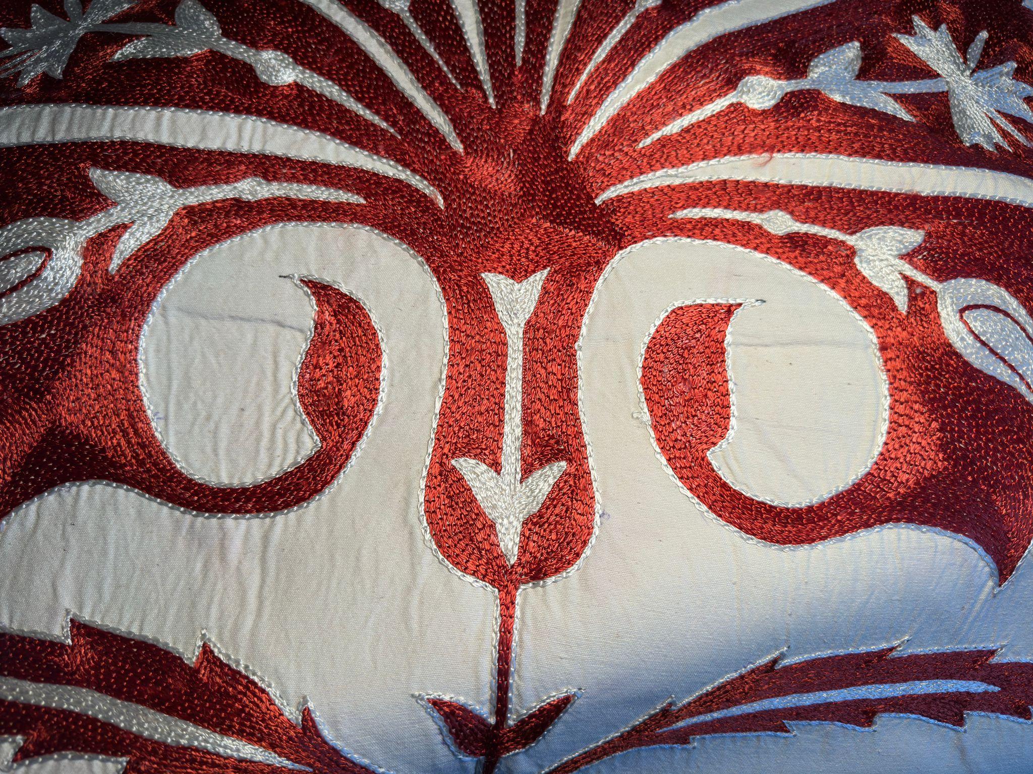 Turco Ottoman Red Carnation Silk Hand Embroidered Cushion in vendita