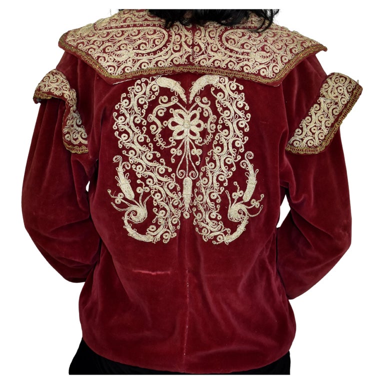 Veste ottomane tressée en velours rouge et fil de soie En vente sur 1stDibs