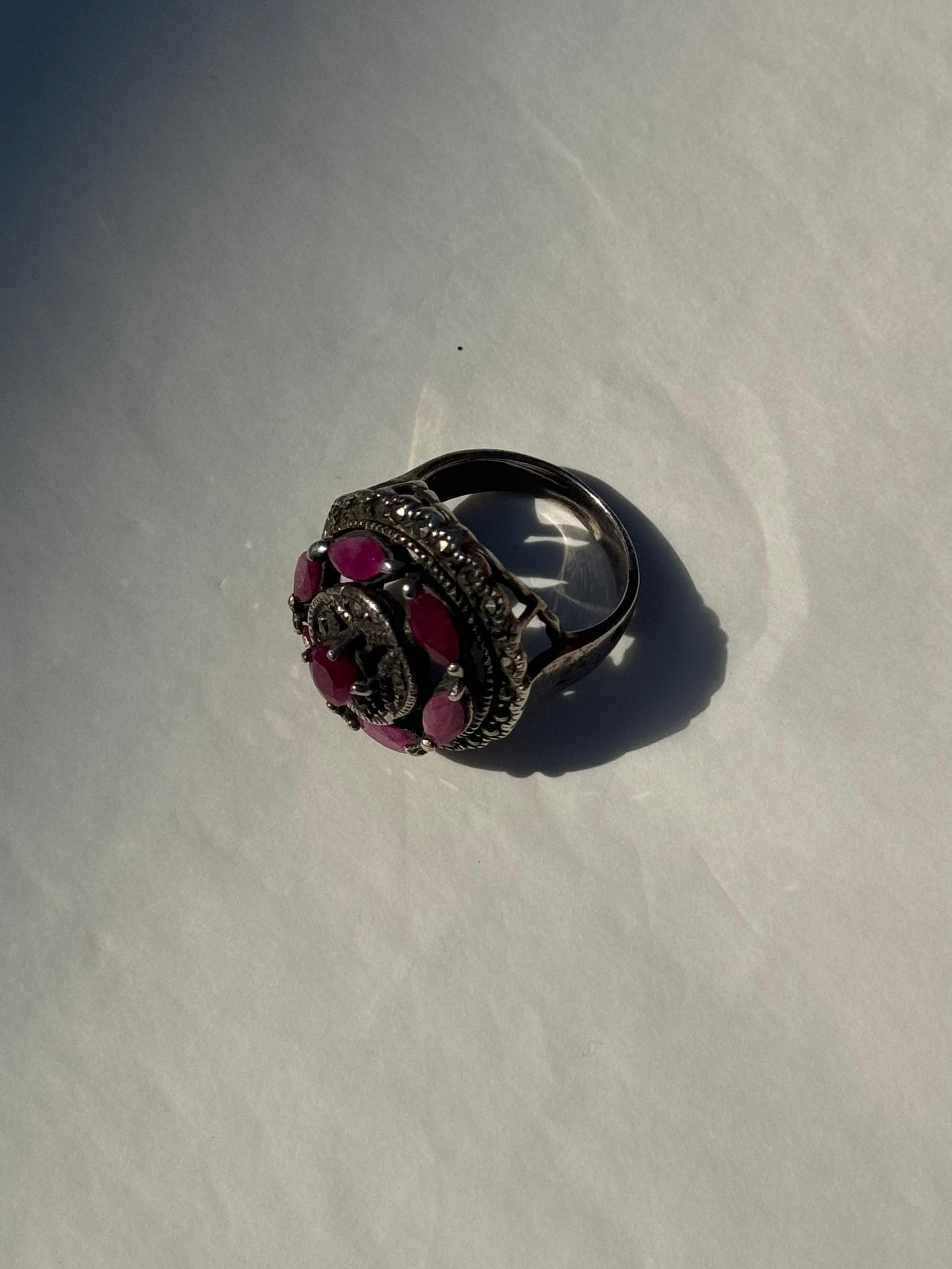 Osmanischer Revival-Sterlingsilberring mit kirschroten Amethyst-Steinen und Mar (Barock) im Angebot