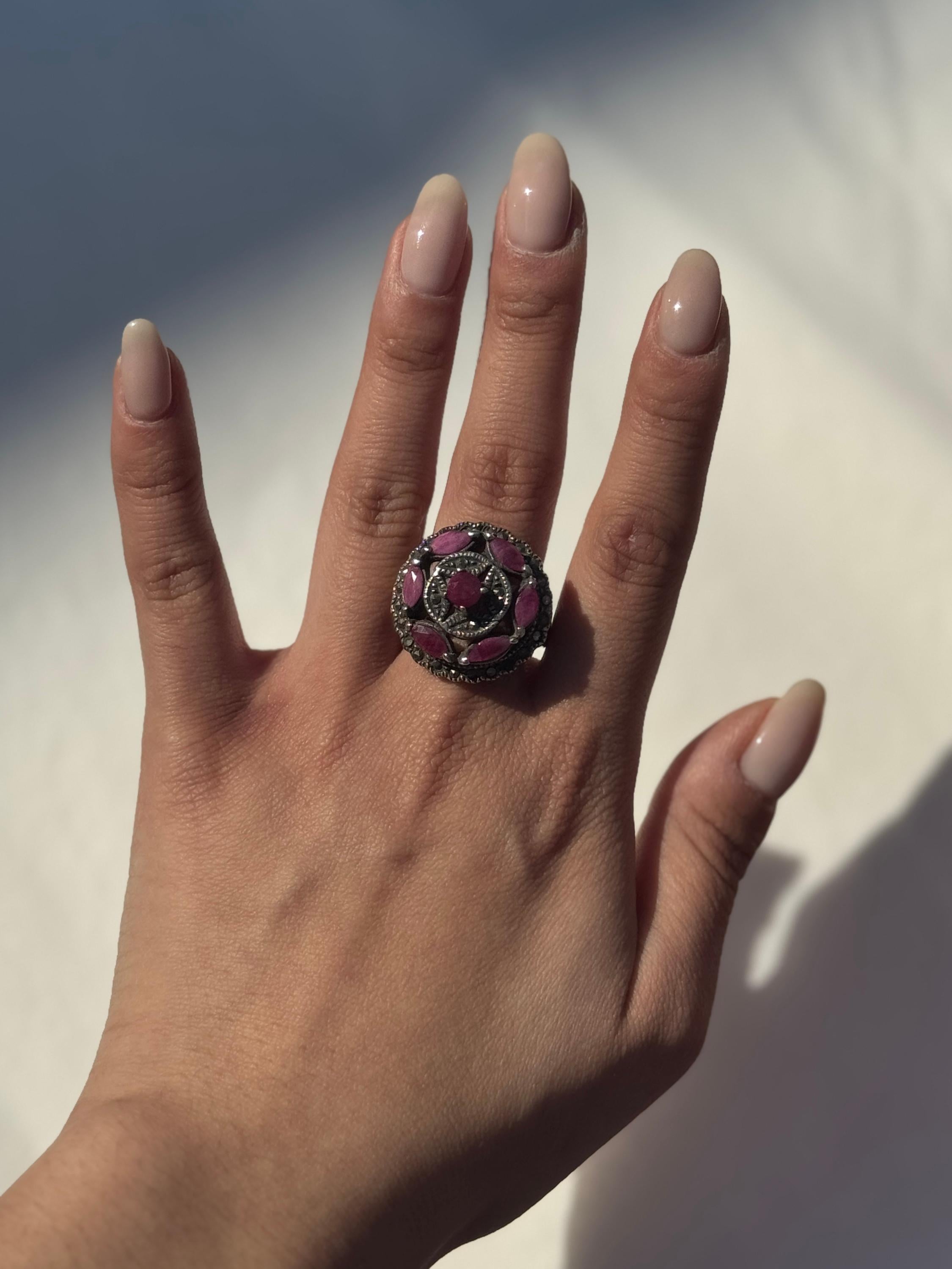 Osmanischer Revival-Sterlingsilberring mit kirschroten Amethyst-Steinen und Mar Damen im Angebot