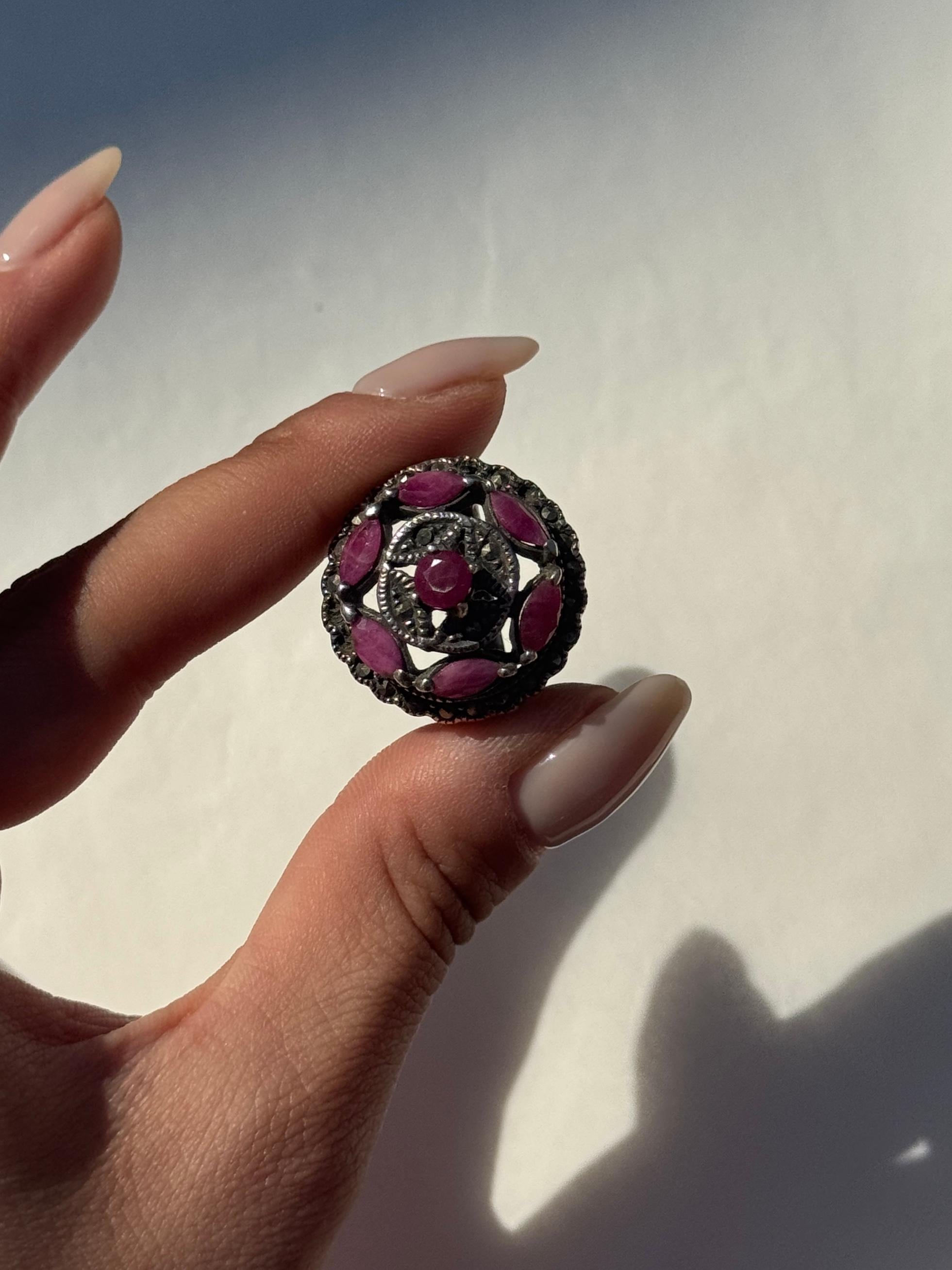 Osmanischer Revival-Sterlingsilberring mit kirschroten Amethyst-Steinen und Mar im Angebot 1