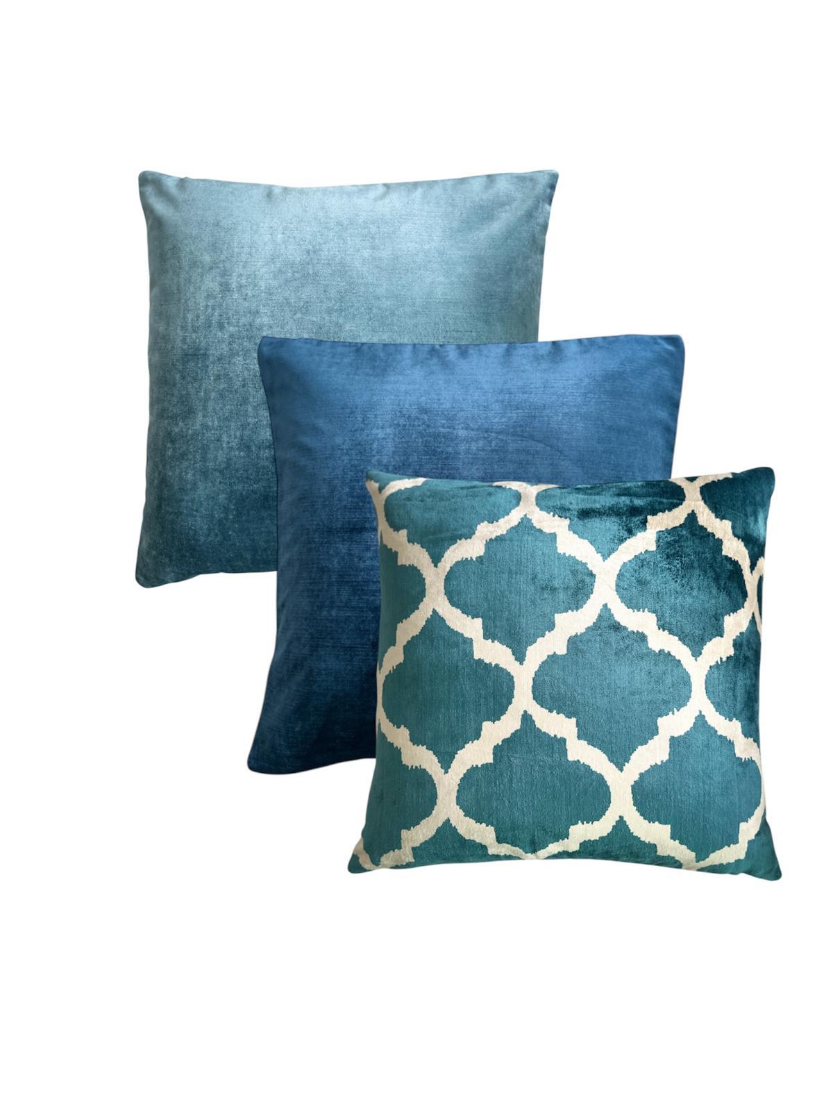 XXI secolo e contemporaneo Copricuscino in velluto ottomano in seta blu intrecciato a mano in vendita