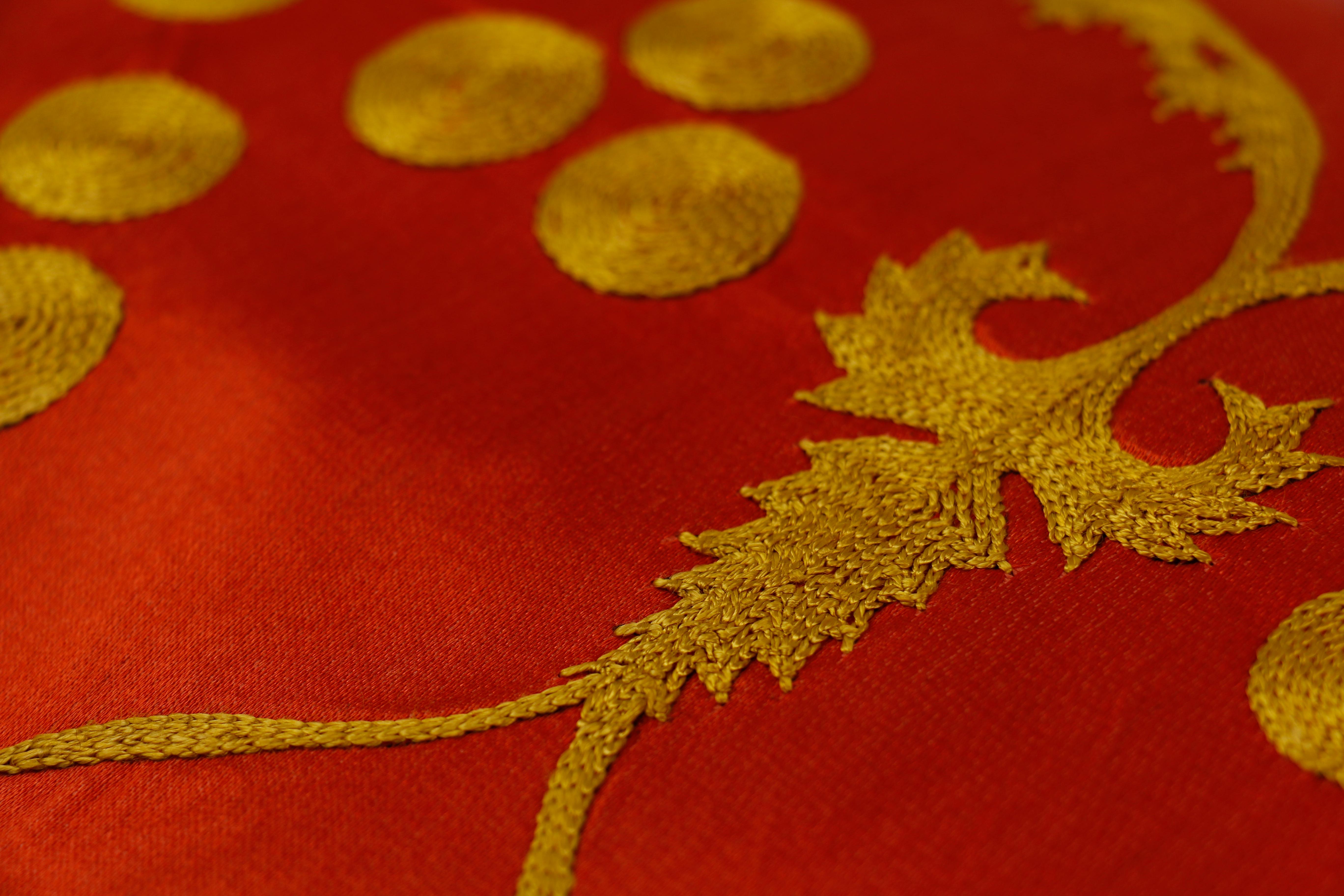 Suzani embroidery is a cherished traditional craft from Central Asia, celebrated for its vibrant designs and intricate stitching. The chintamani motif, a popular symbol in Ottoman culture, often represents power and protection. Historically, suzani