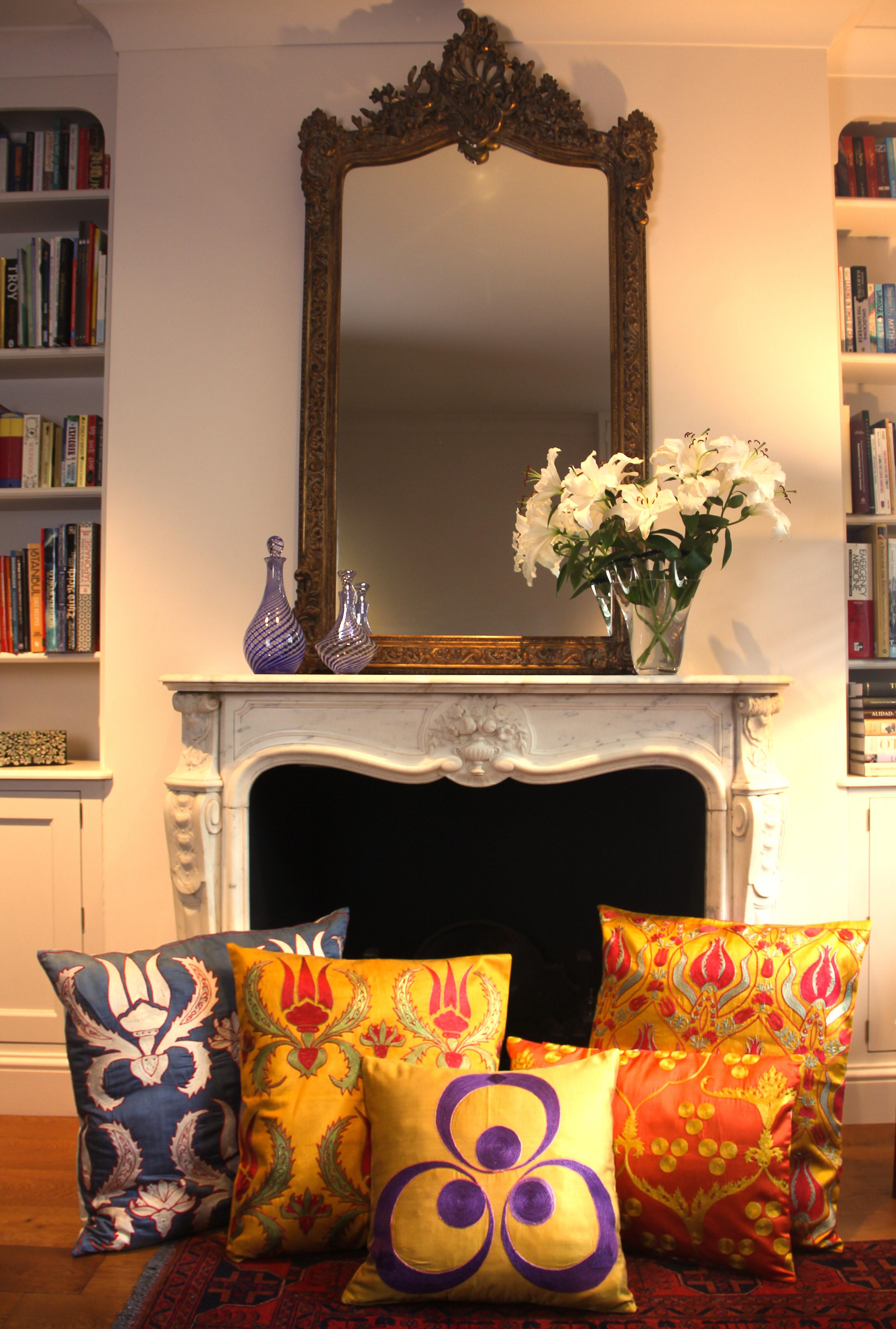 Cojín Suzani Otomano de Seda Cintemani Bordado a Mano en Nuevo estado para la venta en London, GB