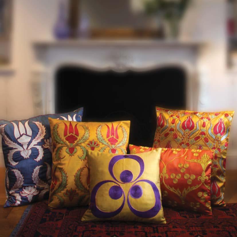 Cojín Suzani Otomano de Seda Cintemani Bordado a Mano Siglo XXI y contemporáneo en venta