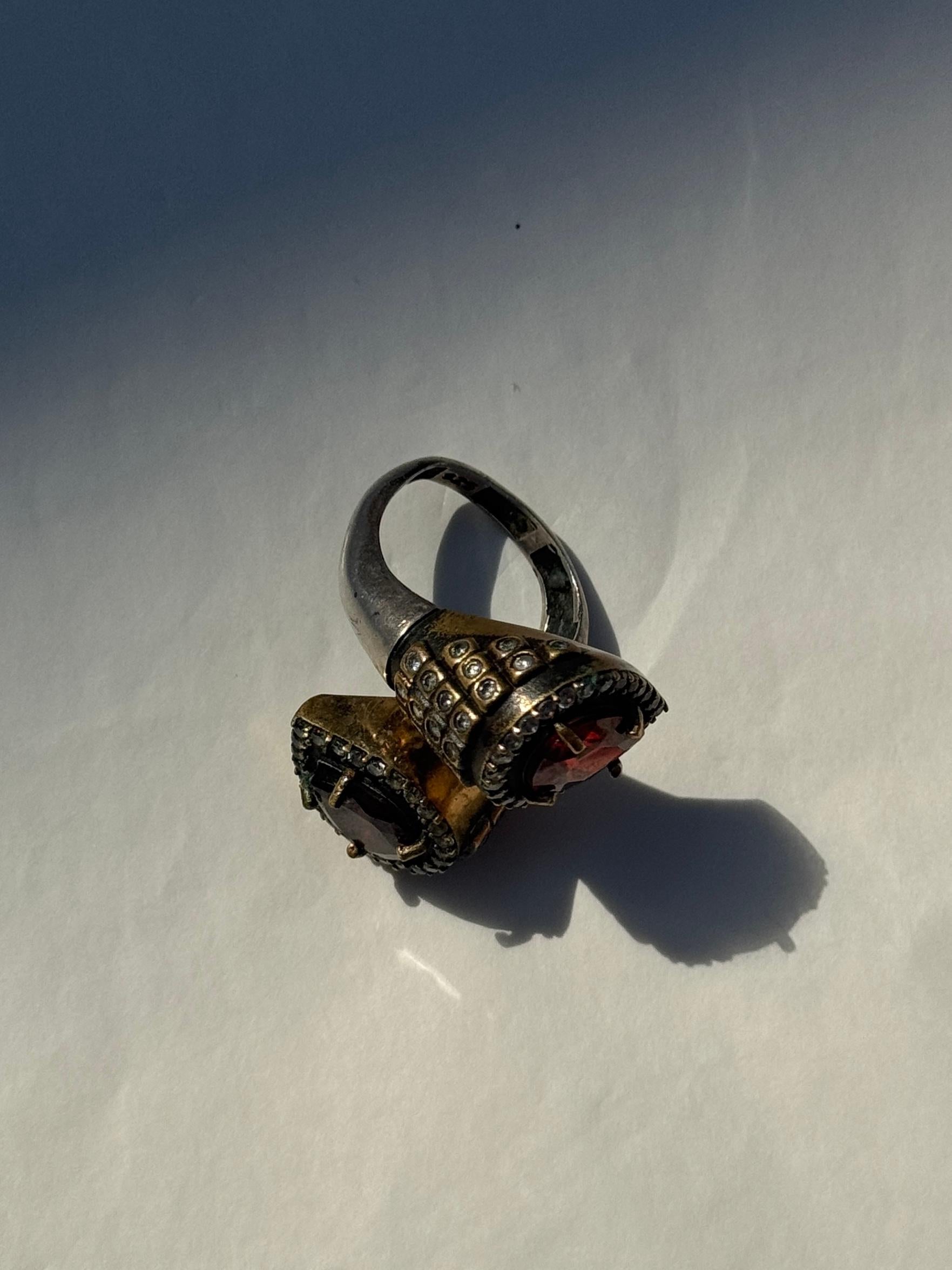 Sterlingsilberring im osmanischen Stil mit roten Steinen und Goldverzierung für Damen oder Herren im Angebot