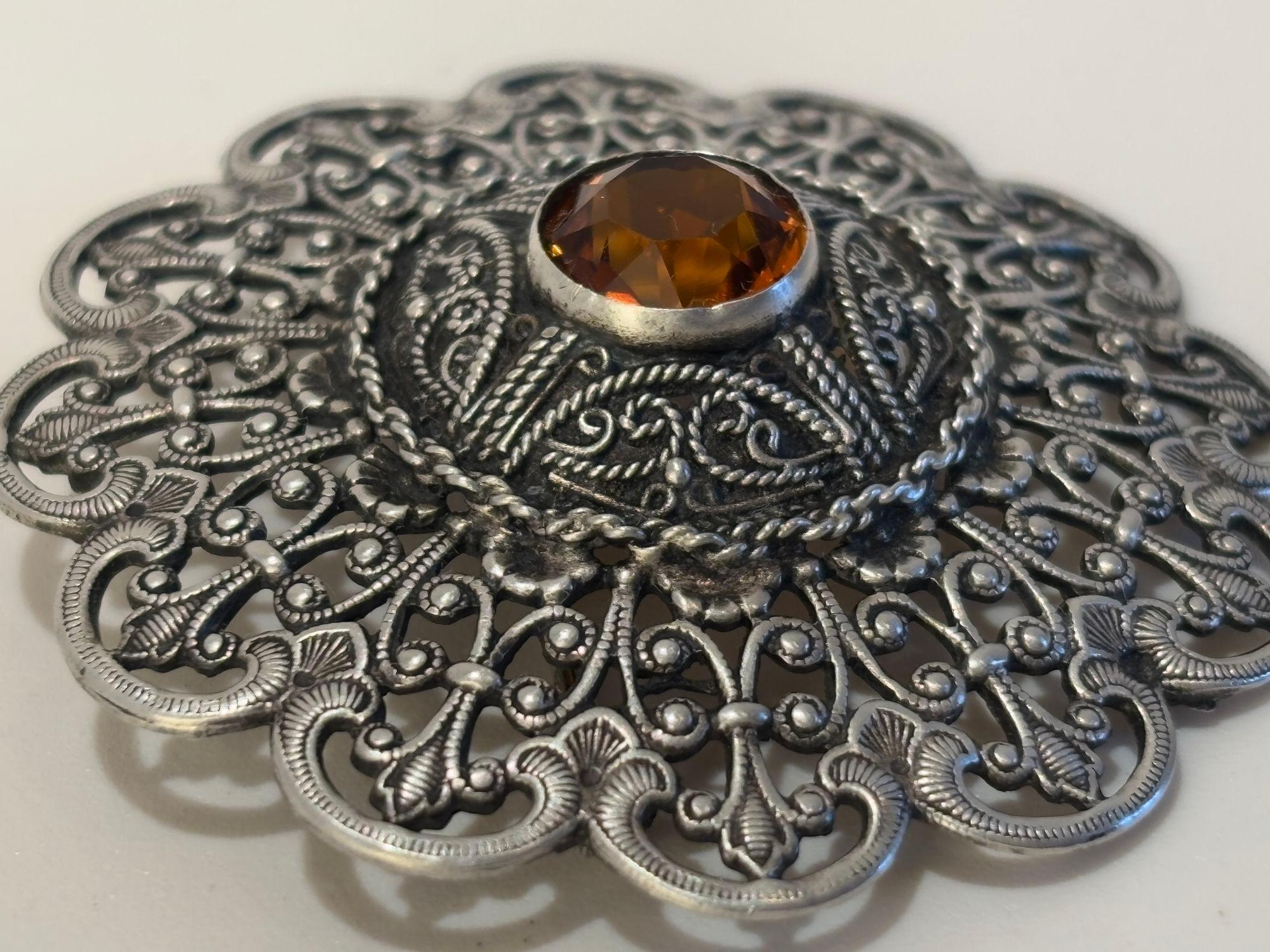 Collectible ottoman style Turkish German silver brooch or veil pin.
Moorish Filigree Lace Brooch Pin, openwork lace with filigree borders.
Middle Eastern Turkish collectible silver jewelry brooch pin in circular form.
Stunning vintage 1940s brooch