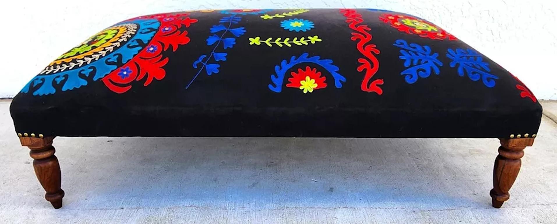 Mesa Otomana Bordada a Mano Bordado en venta