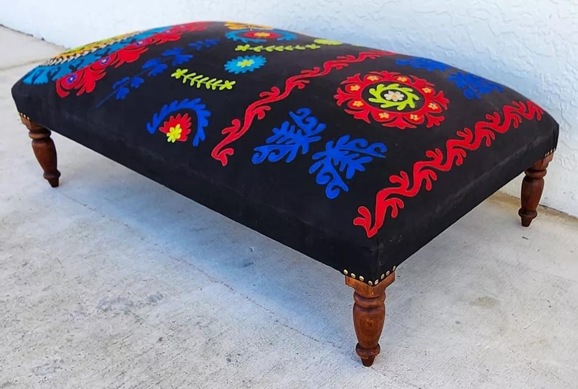 Mesa Otomana Bordada a Mano en Bueno estado para la venta en Lake Worth, FL