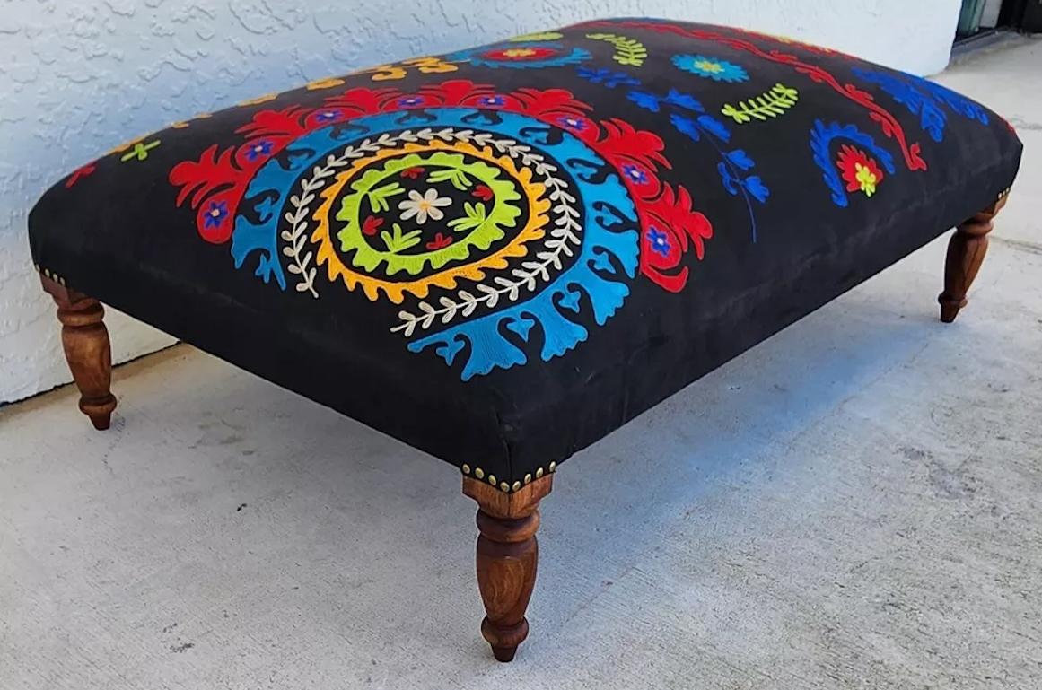 Mesa Otomana Bordada a Mano en venta 1