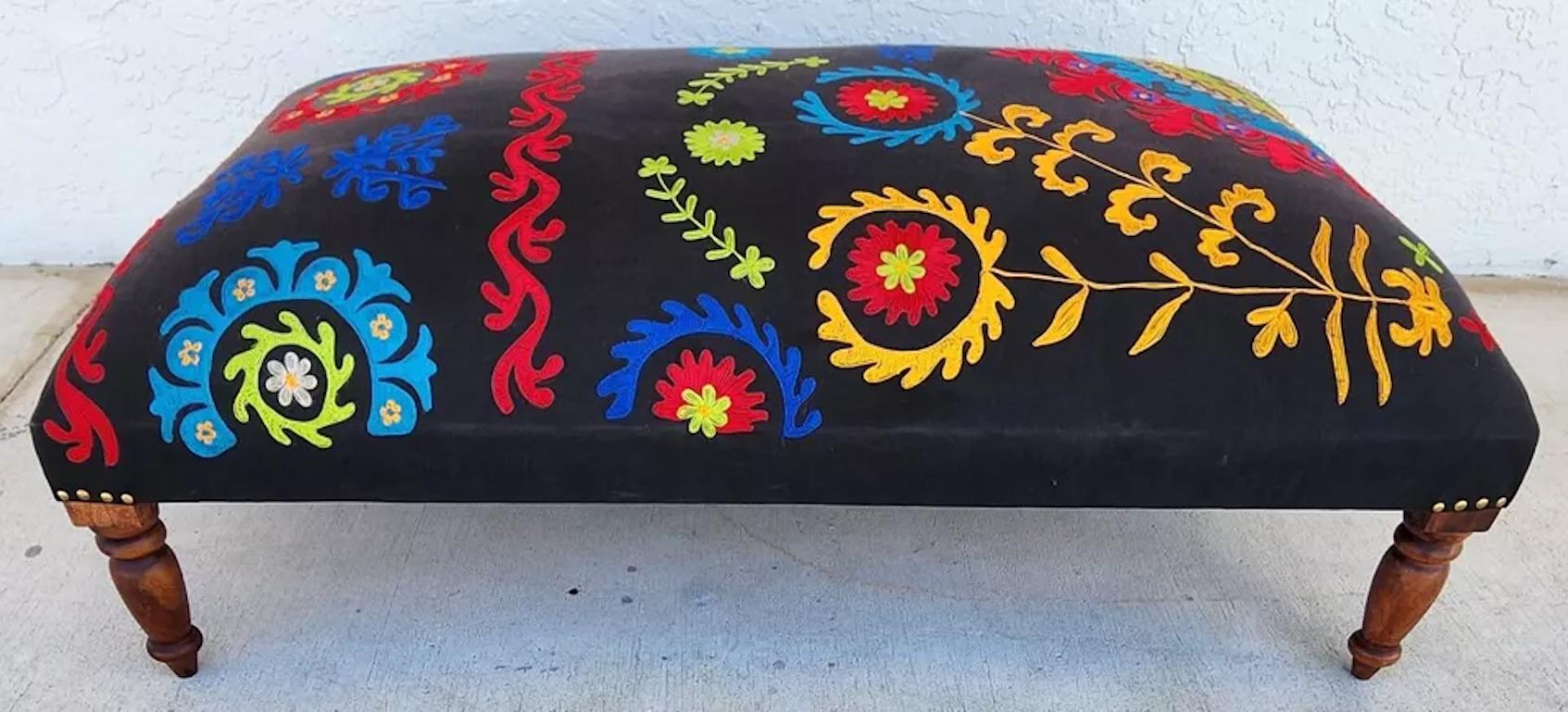 Mesa Otomana Bordada a Mano en venta 3