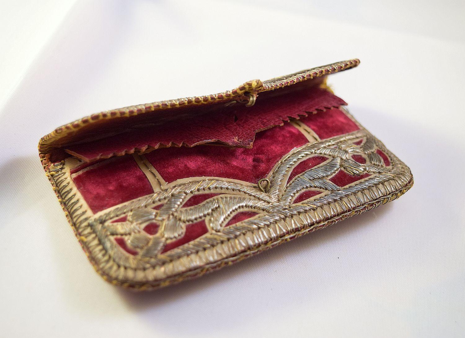 Ottoman Turkish Metal  Thread  Purse. In Good Condition For Sale In London, GB