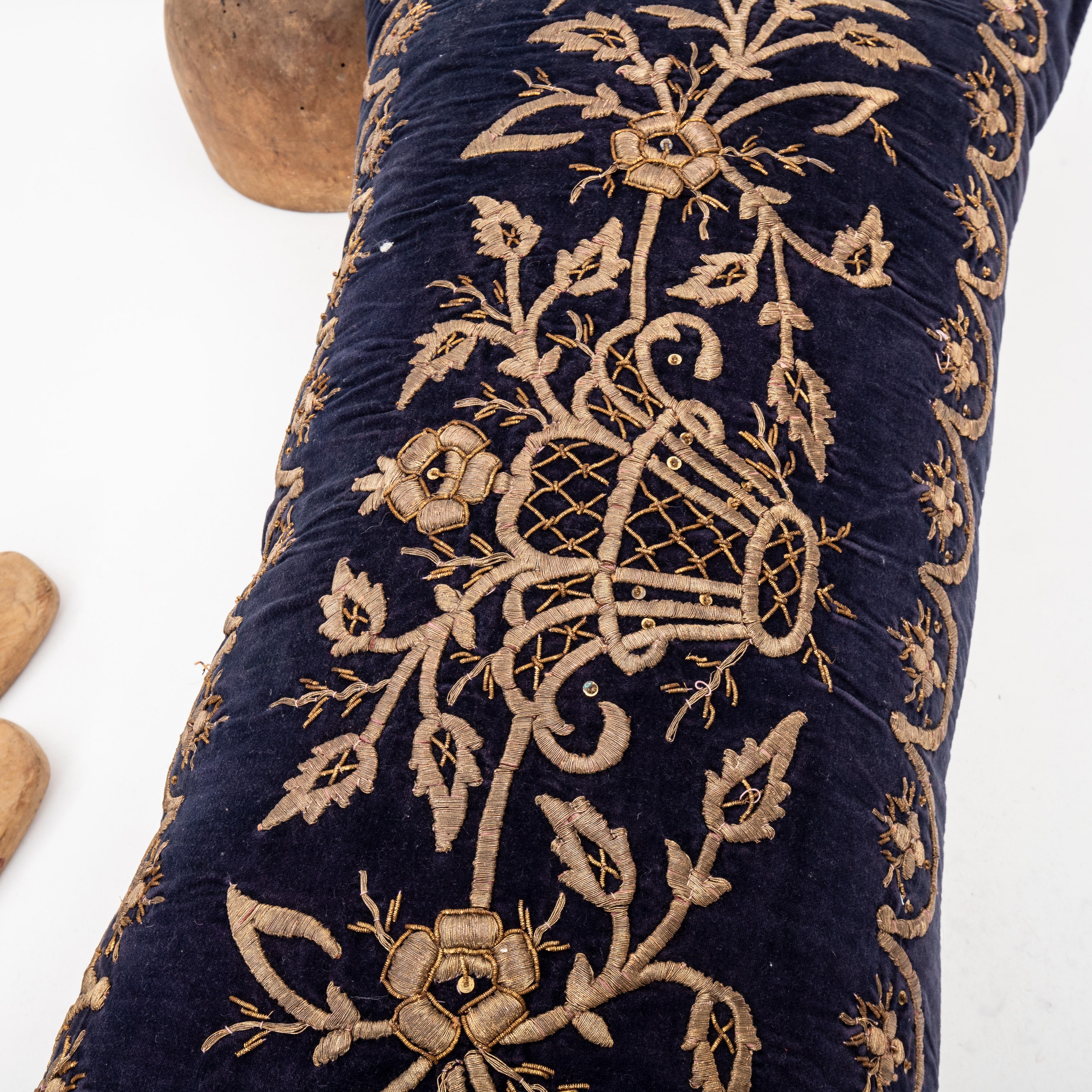 Fil métallisé Couvercle d'oreiller ottoman/turc en technique Sarma, fin du 19e / début du 20e siècle en vente