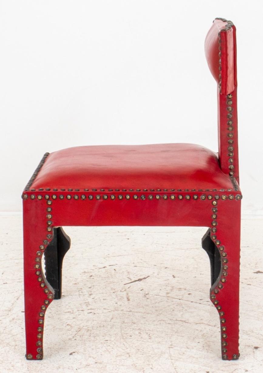 20ième siècle Chaise ottomane de style turc recouverte de cuir rouge en vente