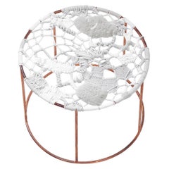 Pouf avec corde blanche et fil de laine noué à la main (modèle Flower)