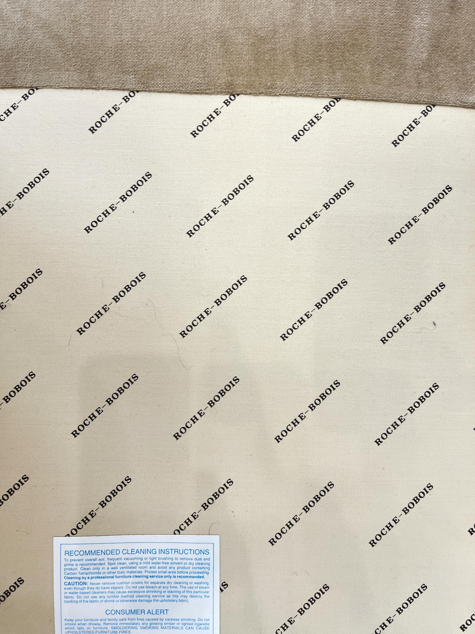 Ottomani in velluto giallo senape di Roche Bobois - Una coppia in vendita 2