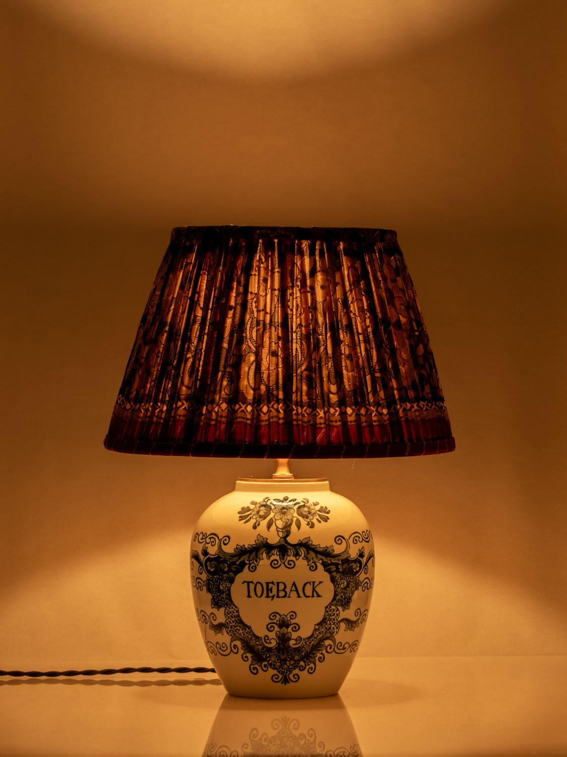 Oud Delft Tobacco Jar Table Lamp with New Pleated Sari Silk Shade, Post-1968 In Good Condition For Sale In AMSTERDAM, NL