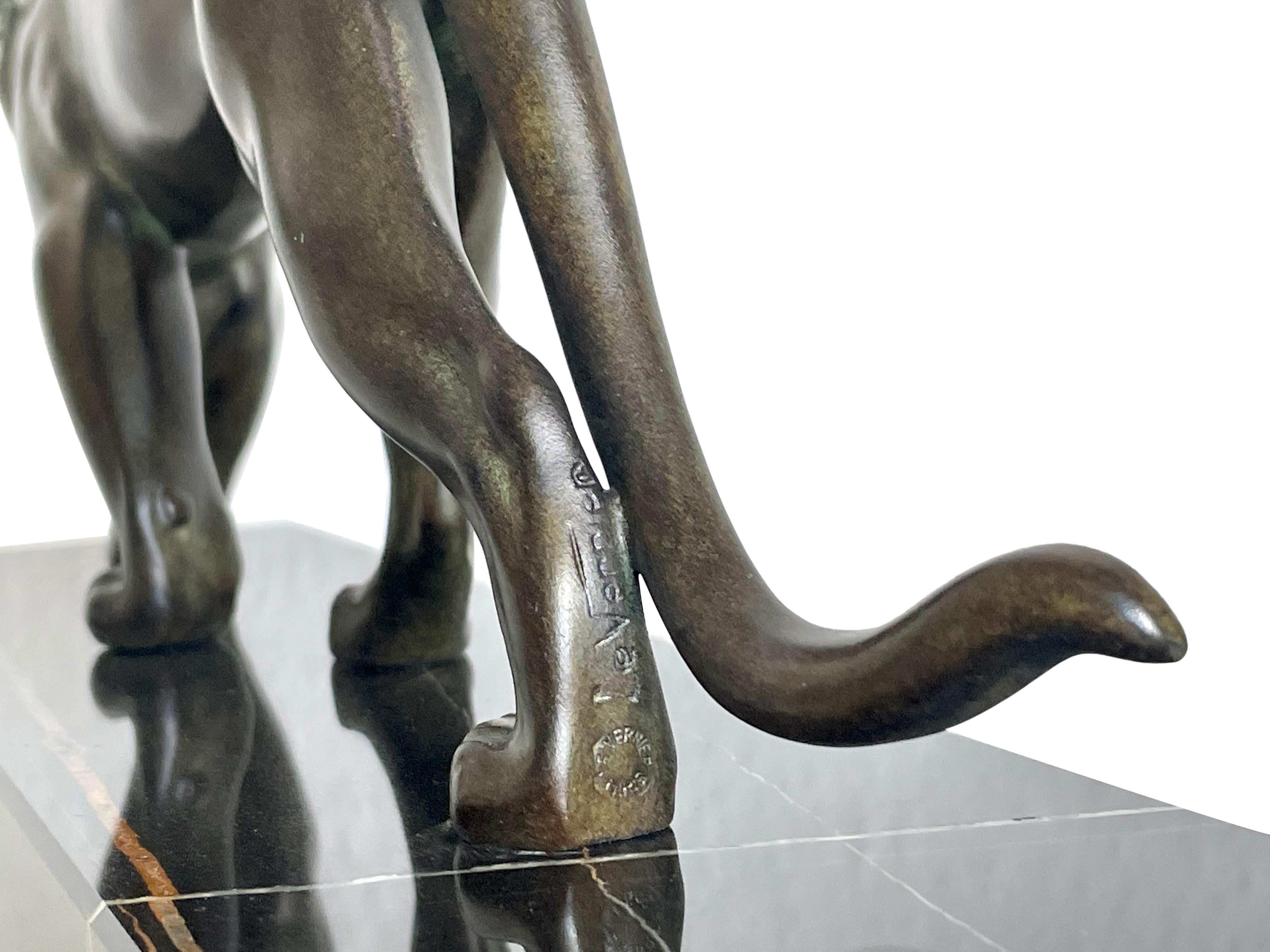 Français Sculpture de panthère originale d'Ouganda de style Art Déco en étain Max Le Verrier