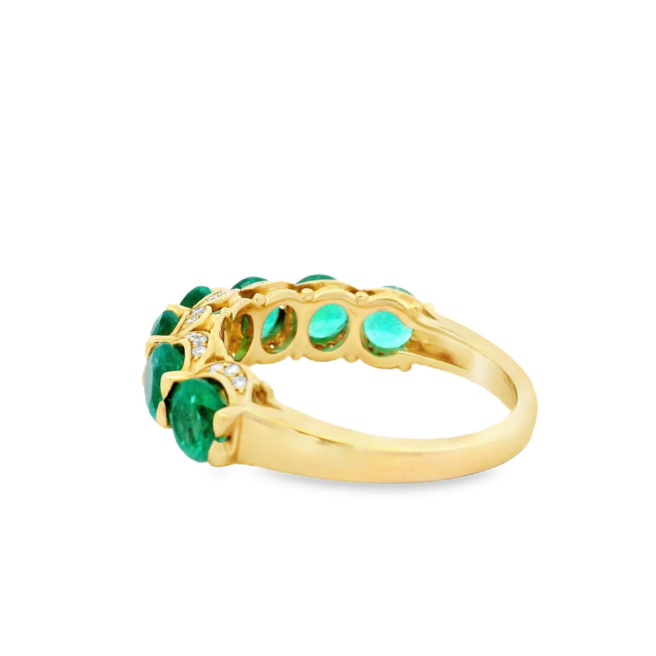 Round Cut ound Emerald and Diamond Band Ring in 14K Yellow Gold 1.75ctw For Sale