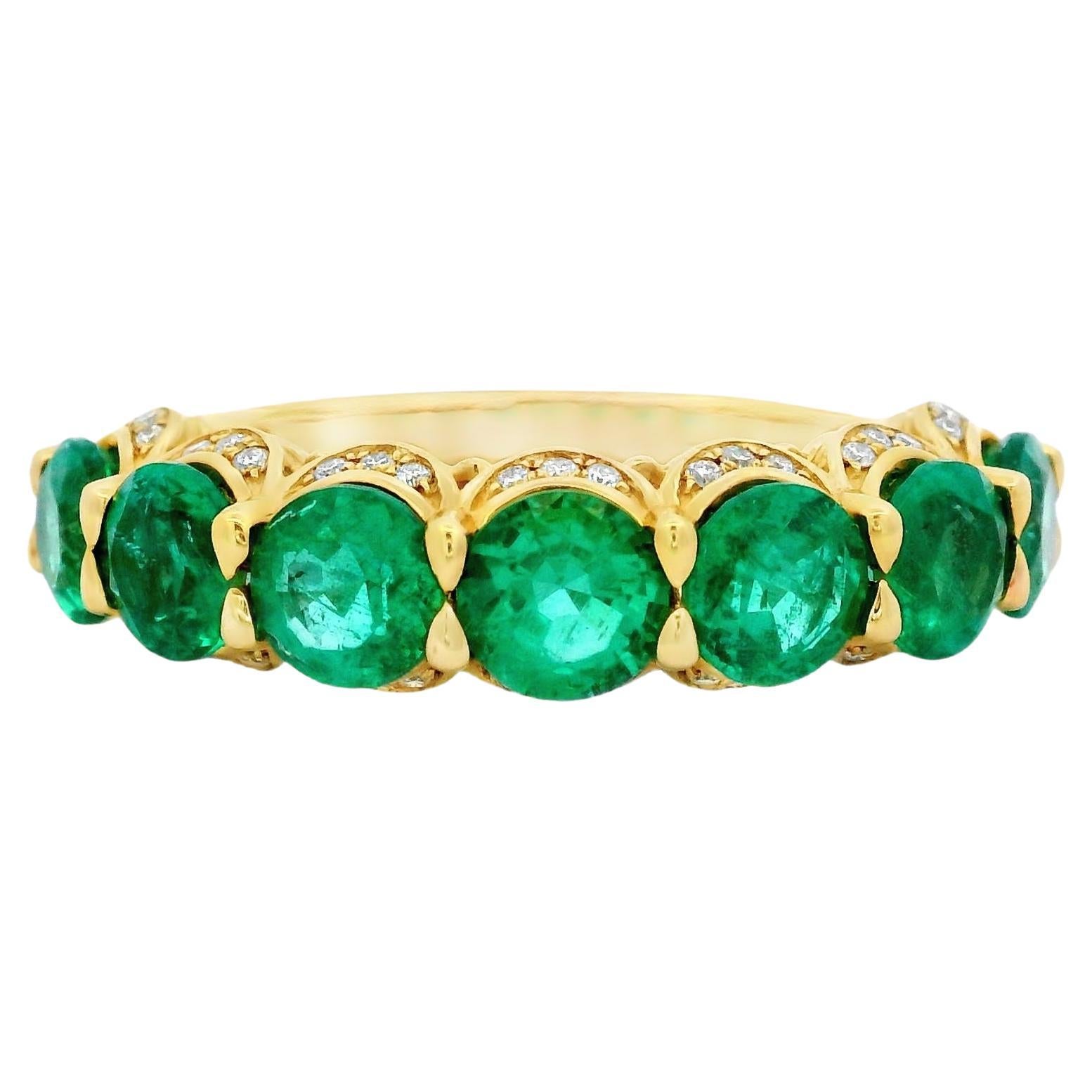 ound Emerald and Diamond Band Ring in 14K Yellow Gold 1.75ctw For Sale