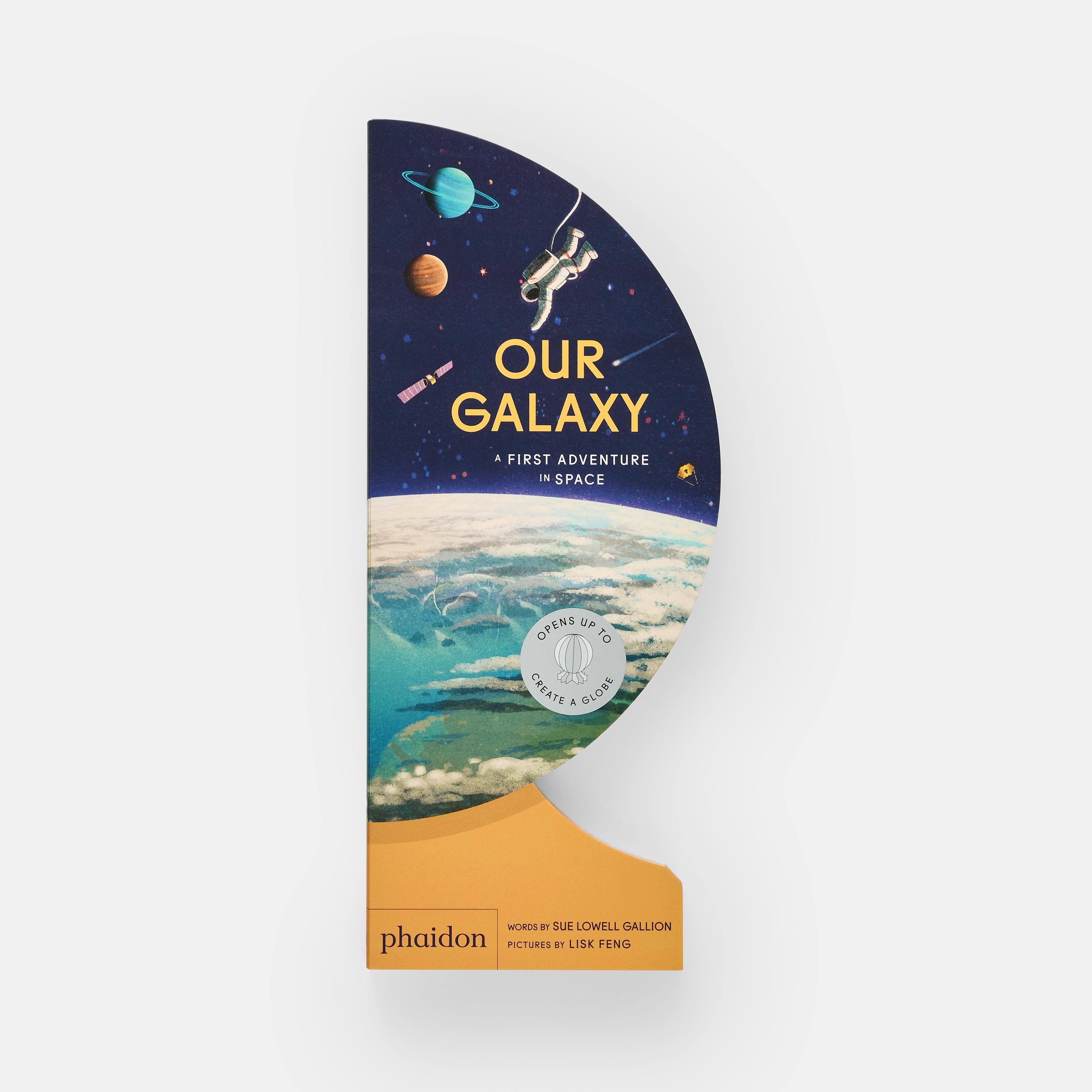 Une introduction poétique à l'espace pour les lecteurs de 2 à 5 ans qui, une fois ouverte et repliée, crée un globe galactique autonome, fixé par une fermeture magnétique.

Les enfants sont invités à explorer l'espace pour la première fois à travers
