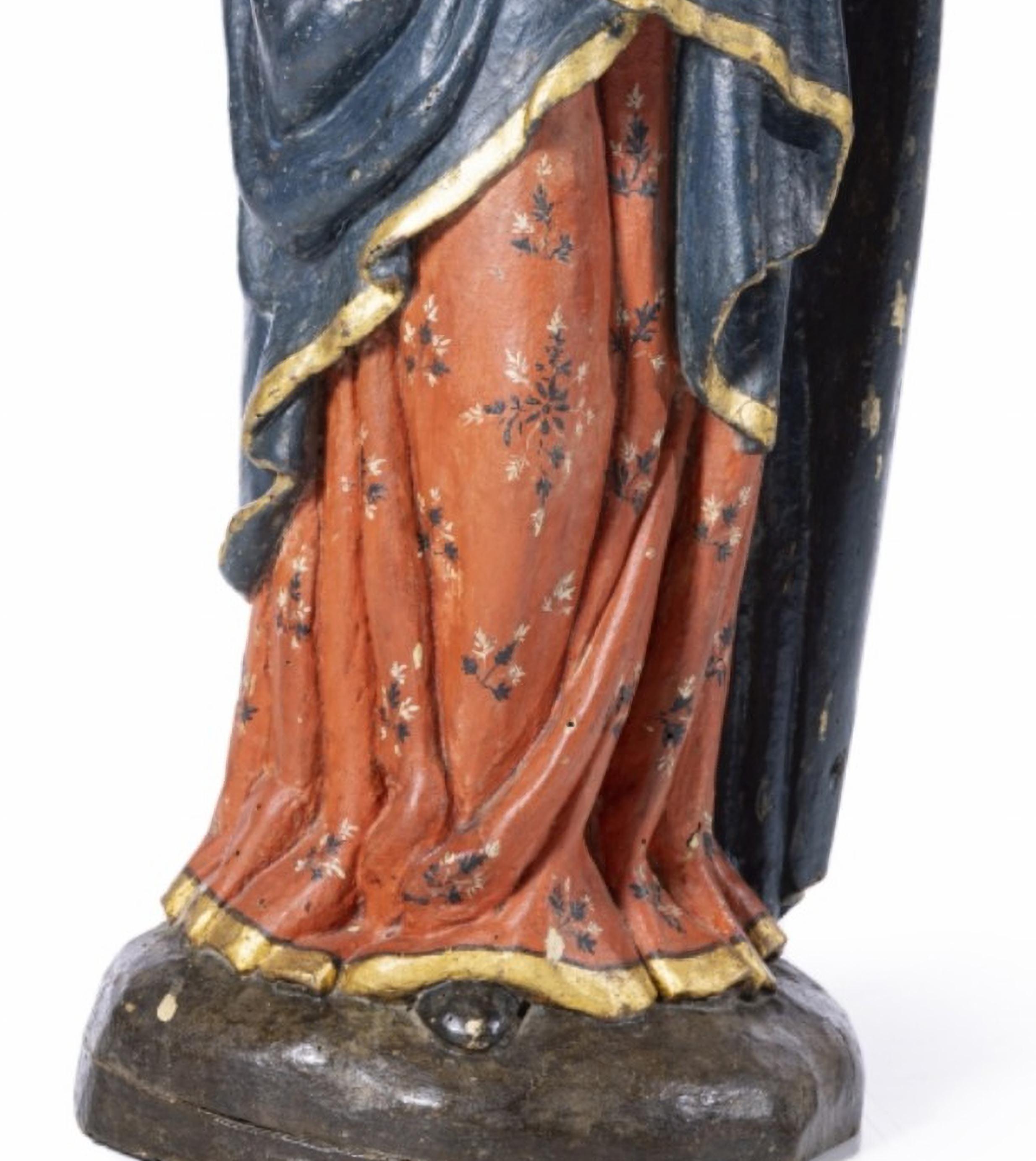 OUR LADY WITH CHILD JESUS SAVIOR OF THE WORLD 17. Jahrhundert

Portugiesische Skulptur 
aus polychromem und vergoldetem Holz. 
Überarbeitungen. 
Höhe: 71 cm
sehr guter Zustand